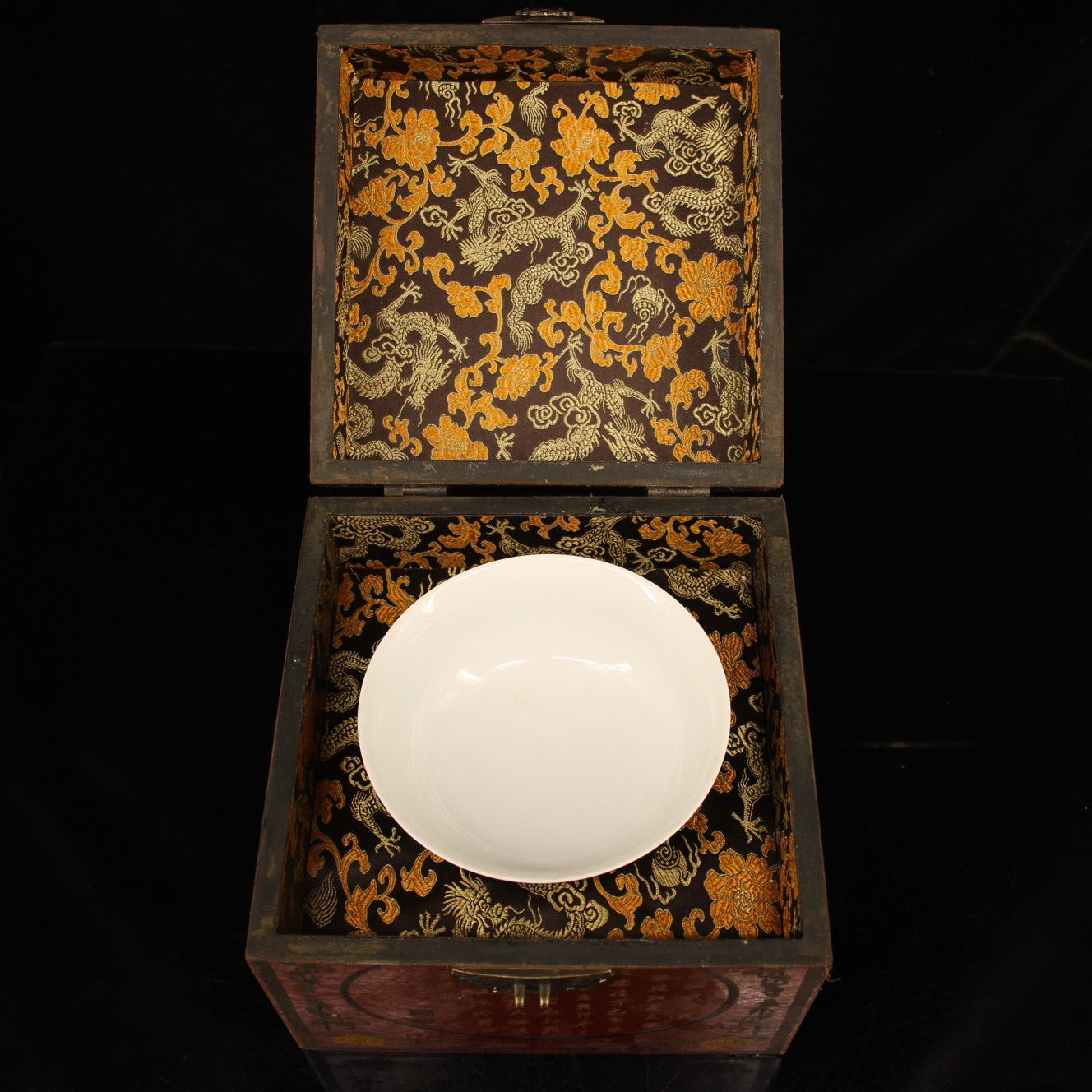 A Chinese antique enamel porcelain bowl