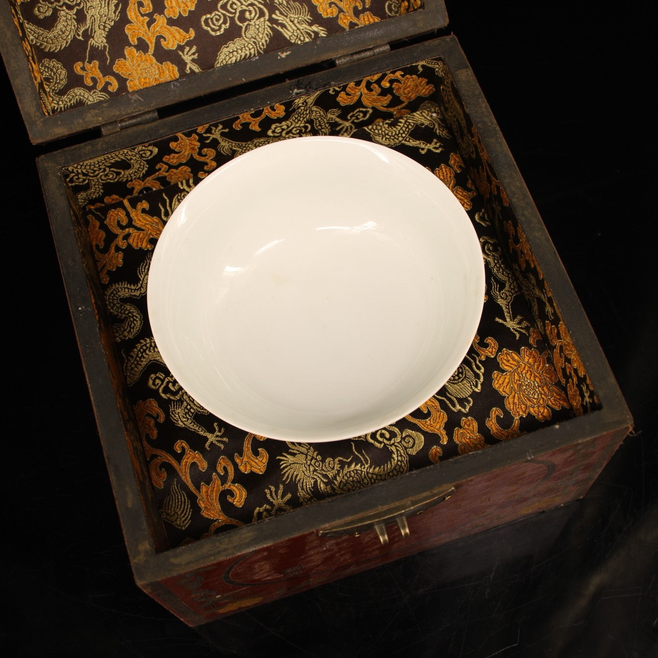 A Chinese antique enamel porcelain bowl