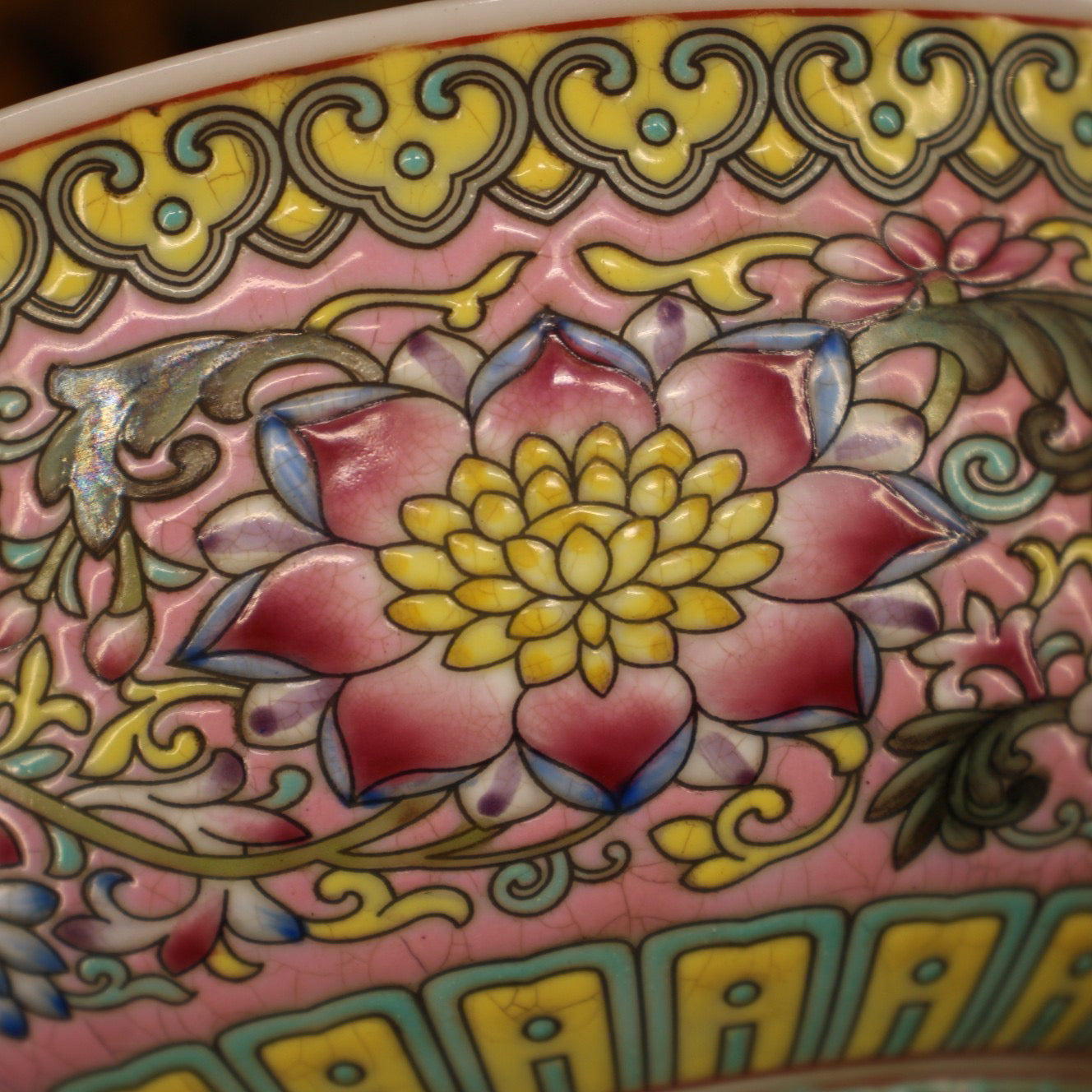 A Chinese antique enamel porcelain bowl