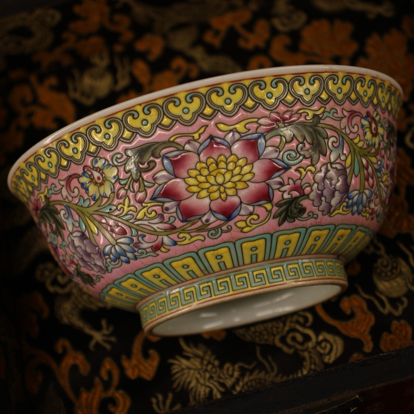 A Chinese antique enamel porcelain bowl