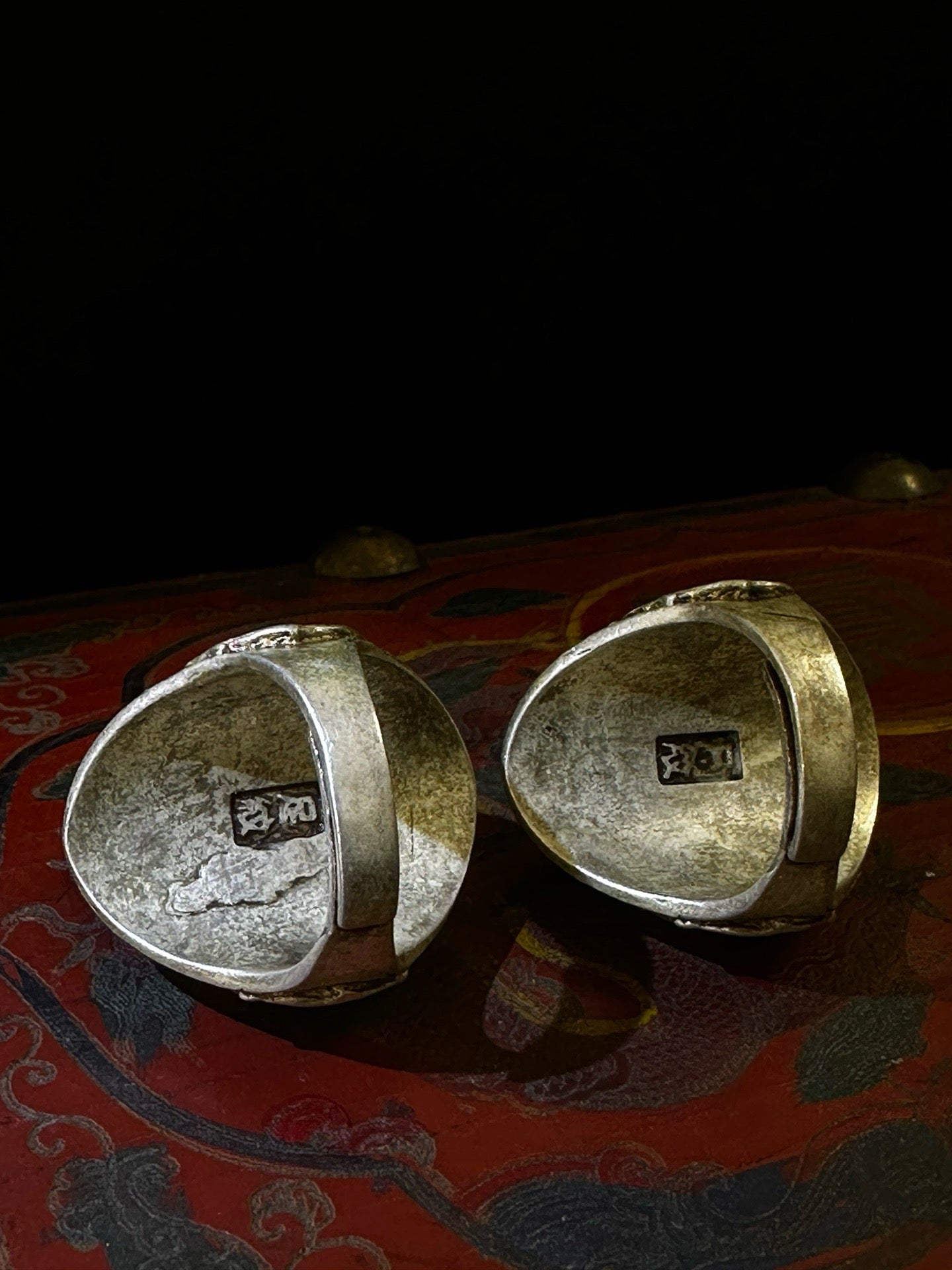 A box of Chinese antique jade rings