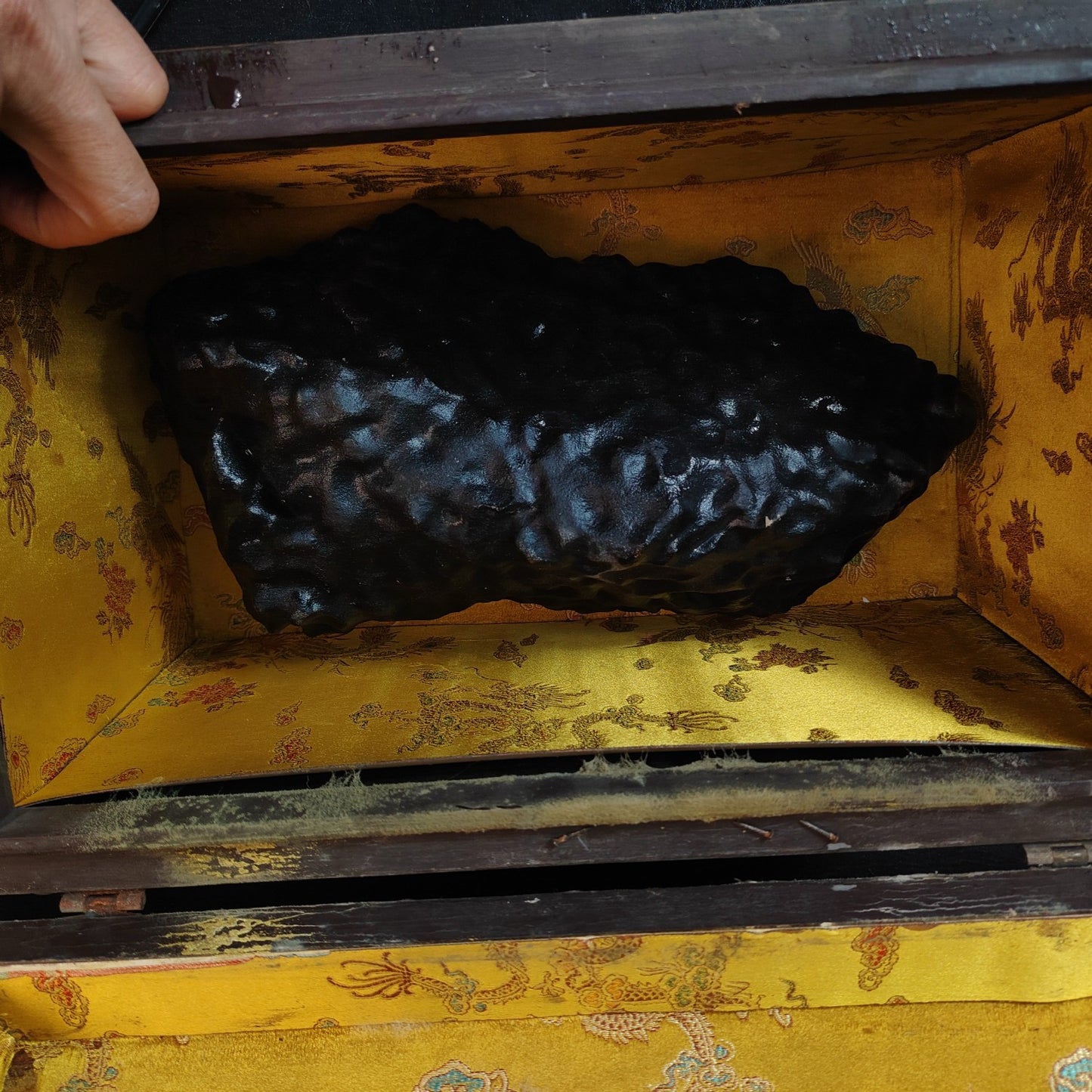 A box of Chinese antique meteorites