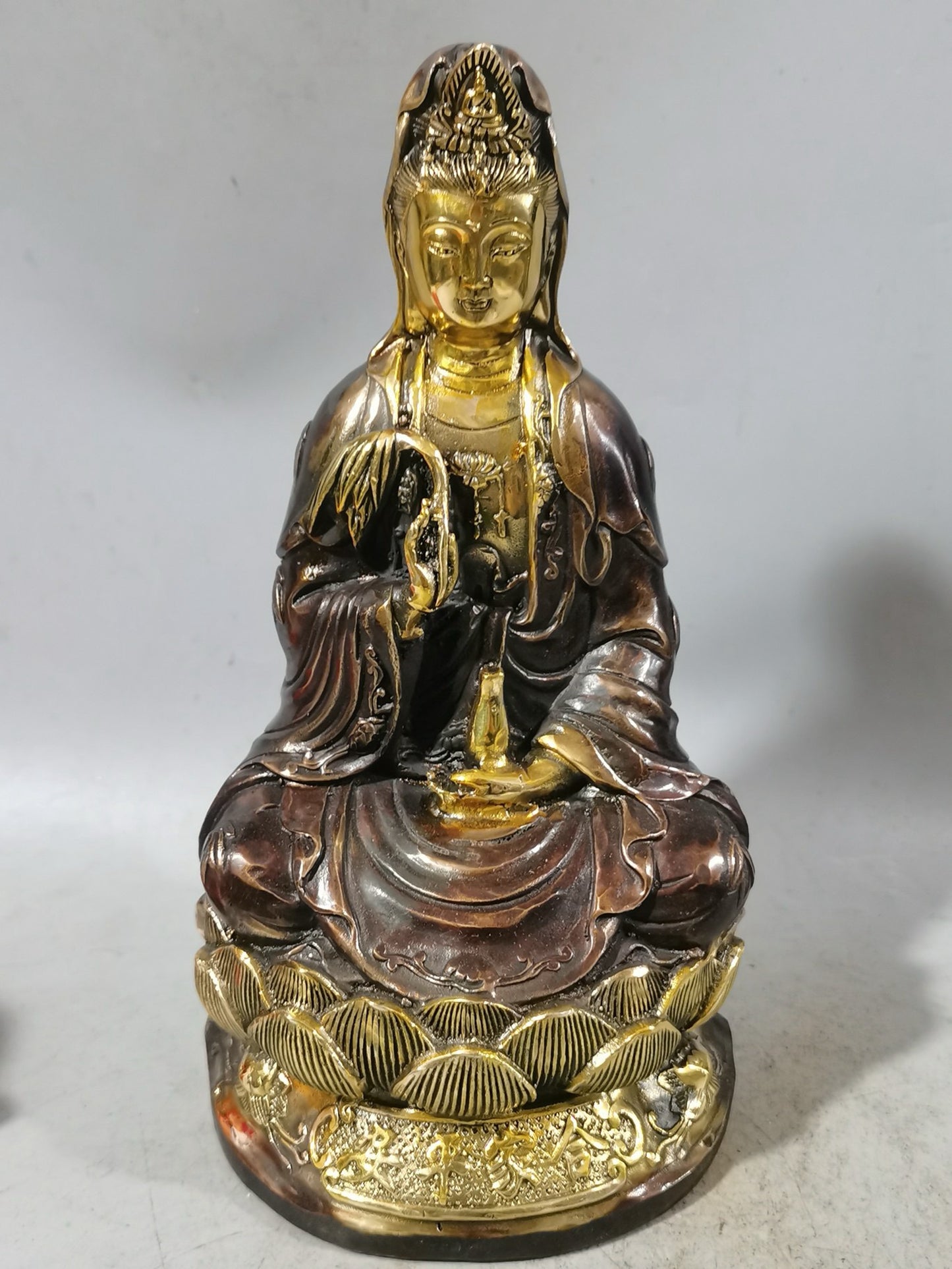 Pure copper Guanyin Bodhisattva statue ornament