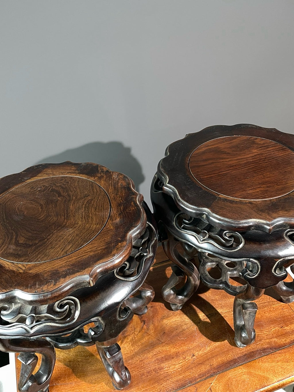 A pair of sandalwood windhead flower rack ornaments