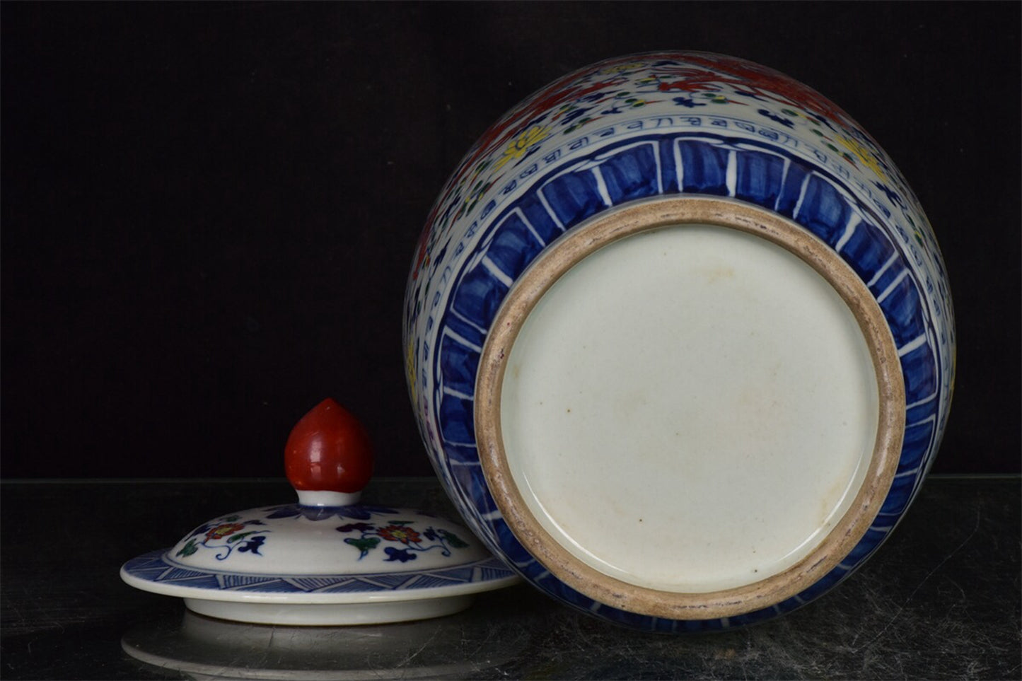 Chinese antique intertwined dragon patterned lid jar