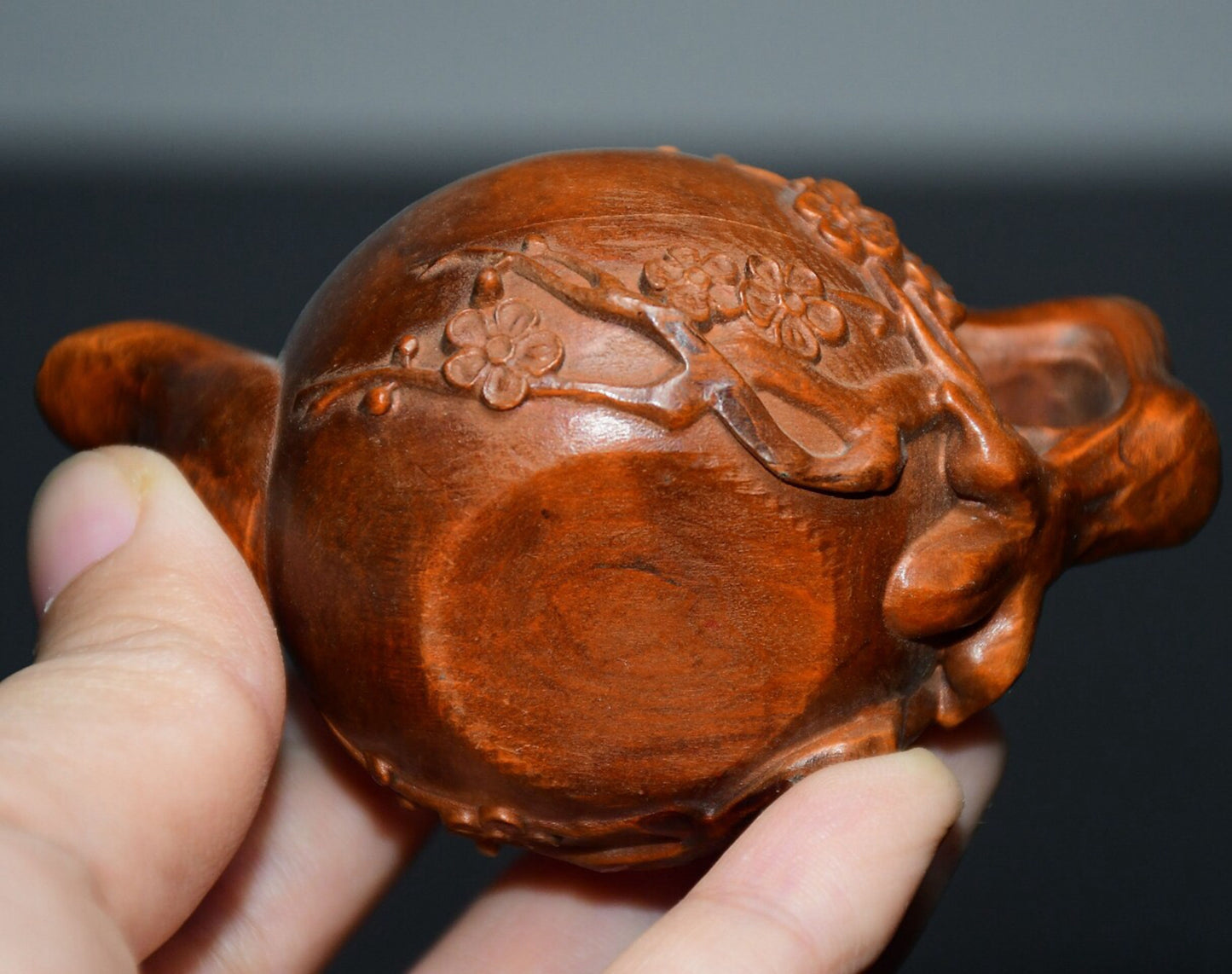 Chinese antique small leaf boxwood plum blossom handle pot ornament