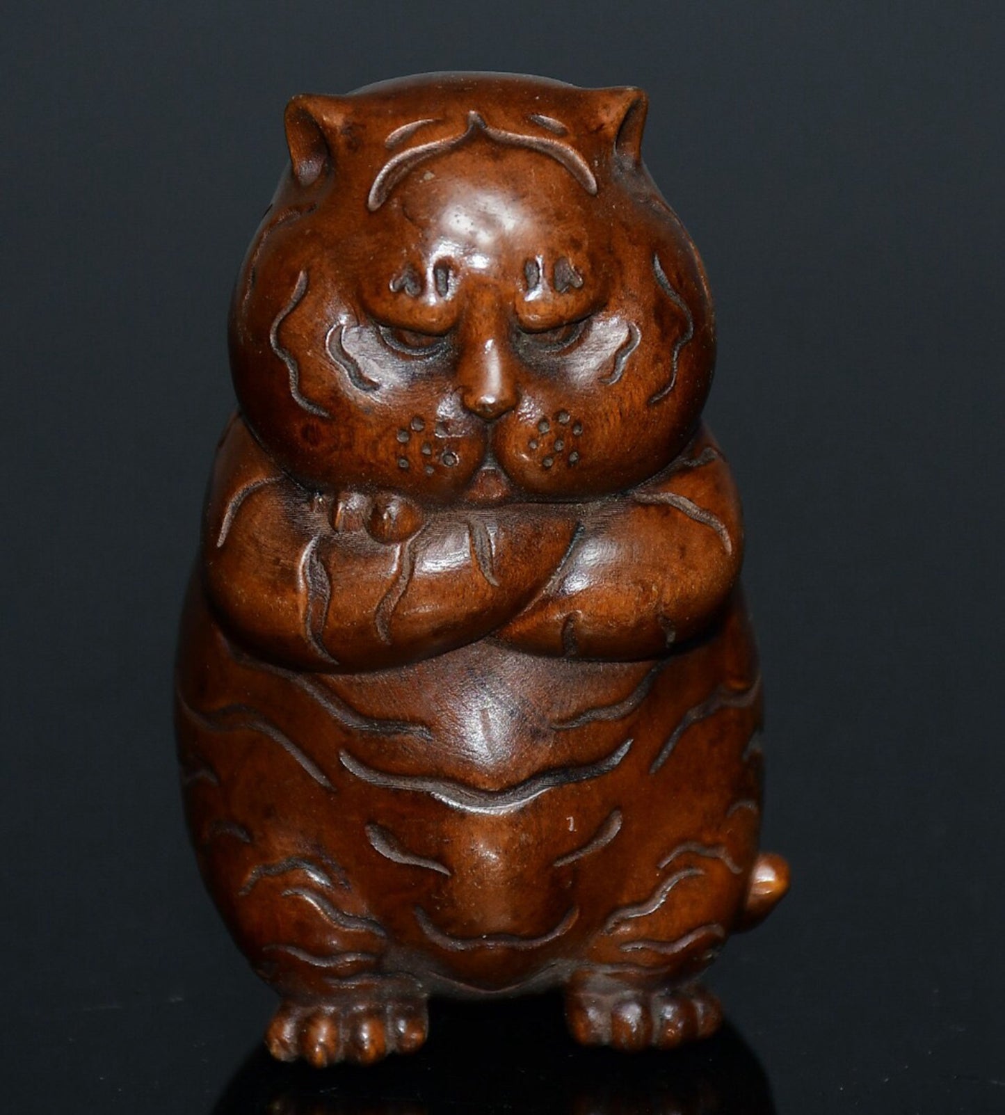 Chinese antique small leaf boxwood Kate cat handle piece