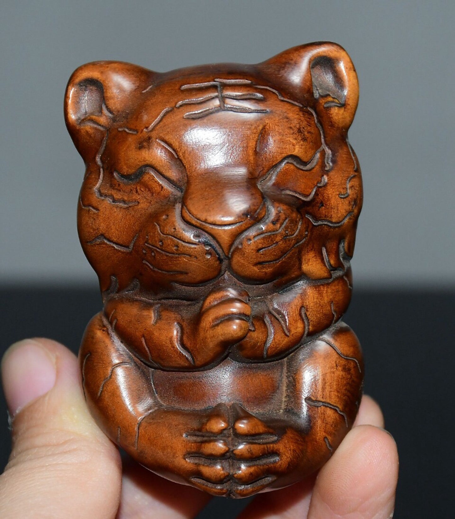 Chinese antique small leaf boxwood small tiger handle