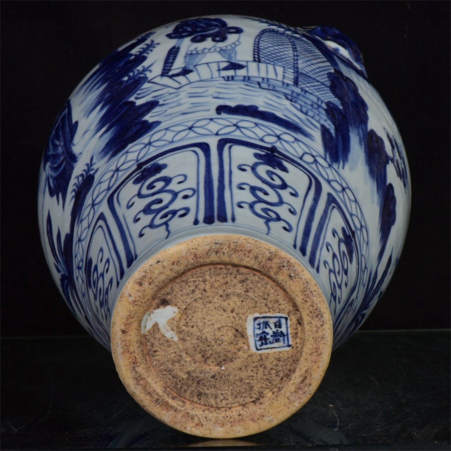 Chinese antique Xiao He's pursuit of Han under the moon, with a double lion ear and a coiled mouth plum vase in the Xin pattern