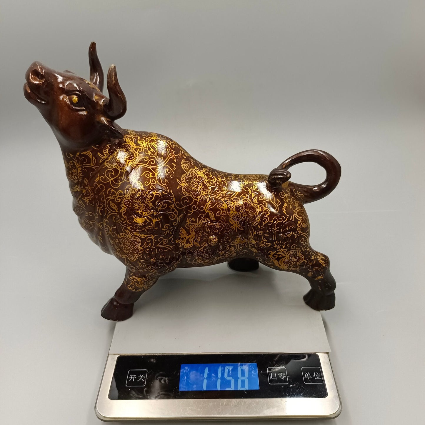 Chinese Antique Bull Qi Soaring Copper Ornament