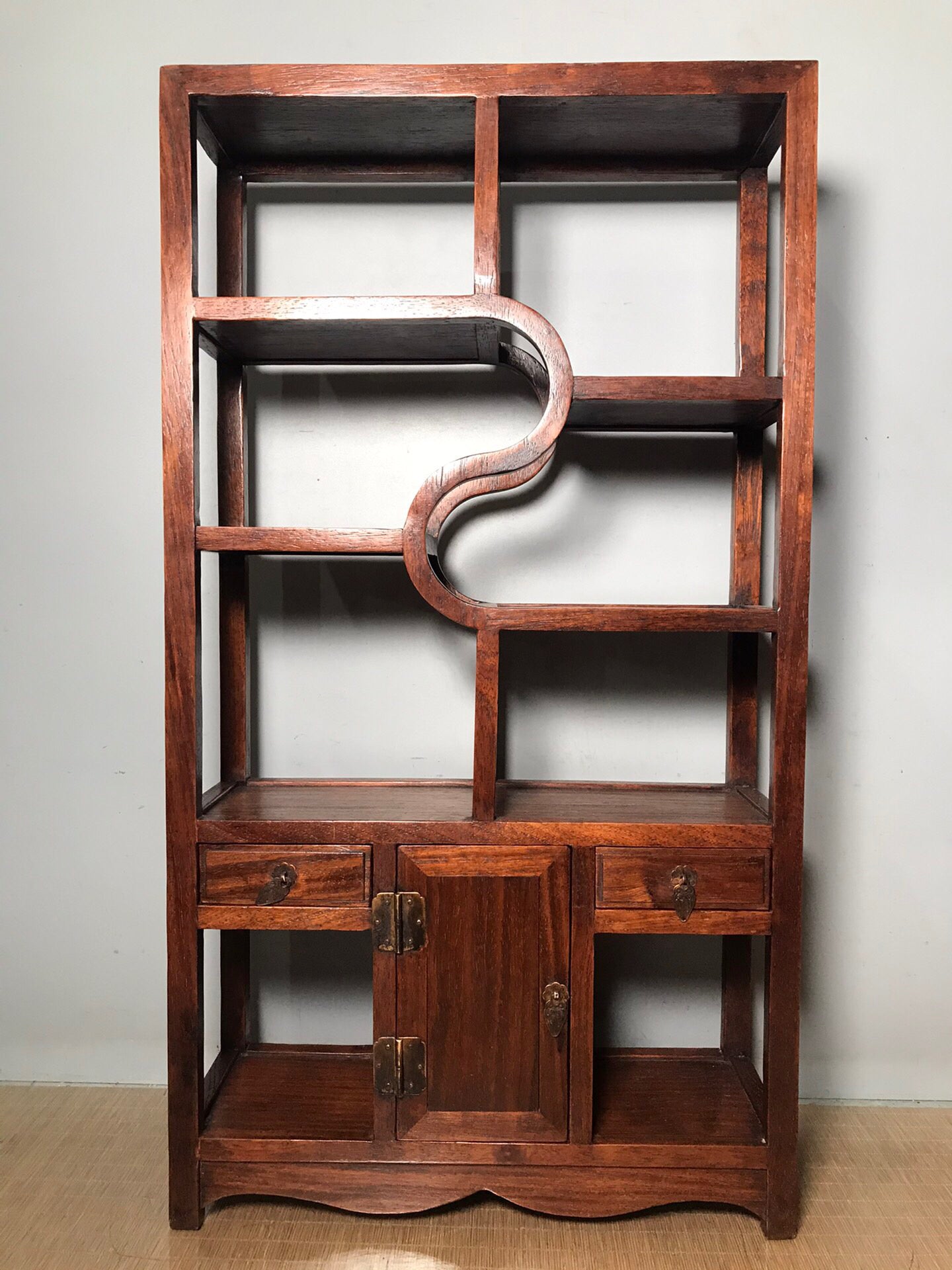 Chinese antique rosewood antique cabinet