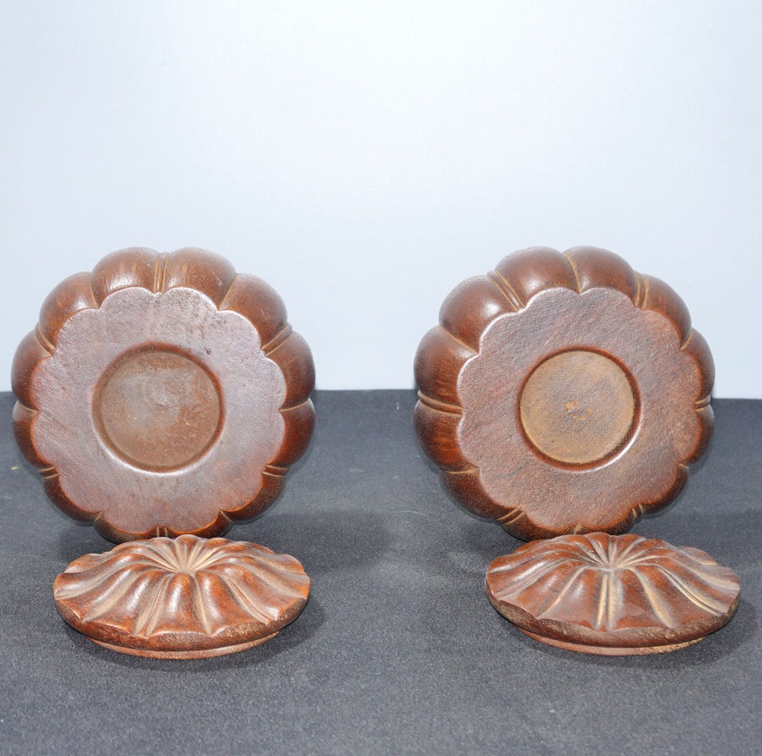 A pair of pear and papaya shaped Go jars