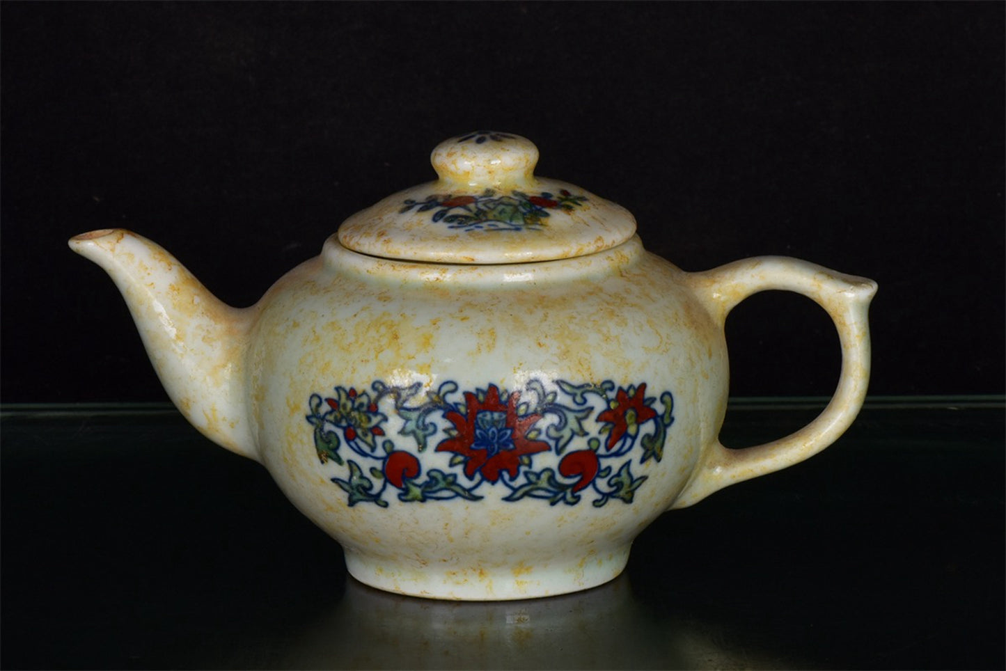 Chinese Antique Doucai Flower Pattern Pot