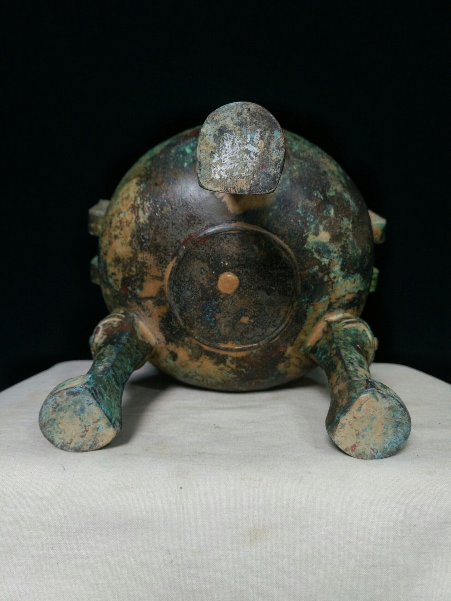 Chinese antique "Three Horse Headed Round Cauldron"