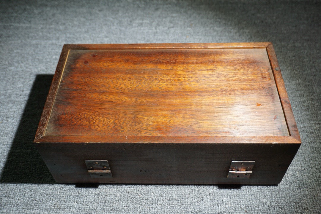 Chinese antique rosewood inlaid shell box