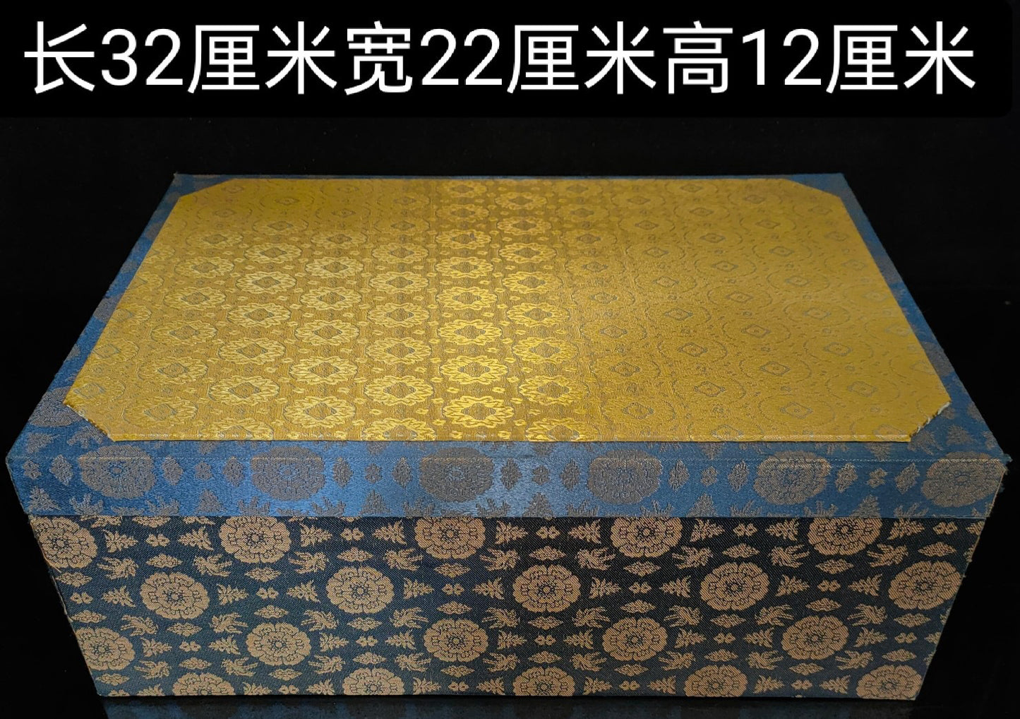 A pair of Chinese antique porcelain vases