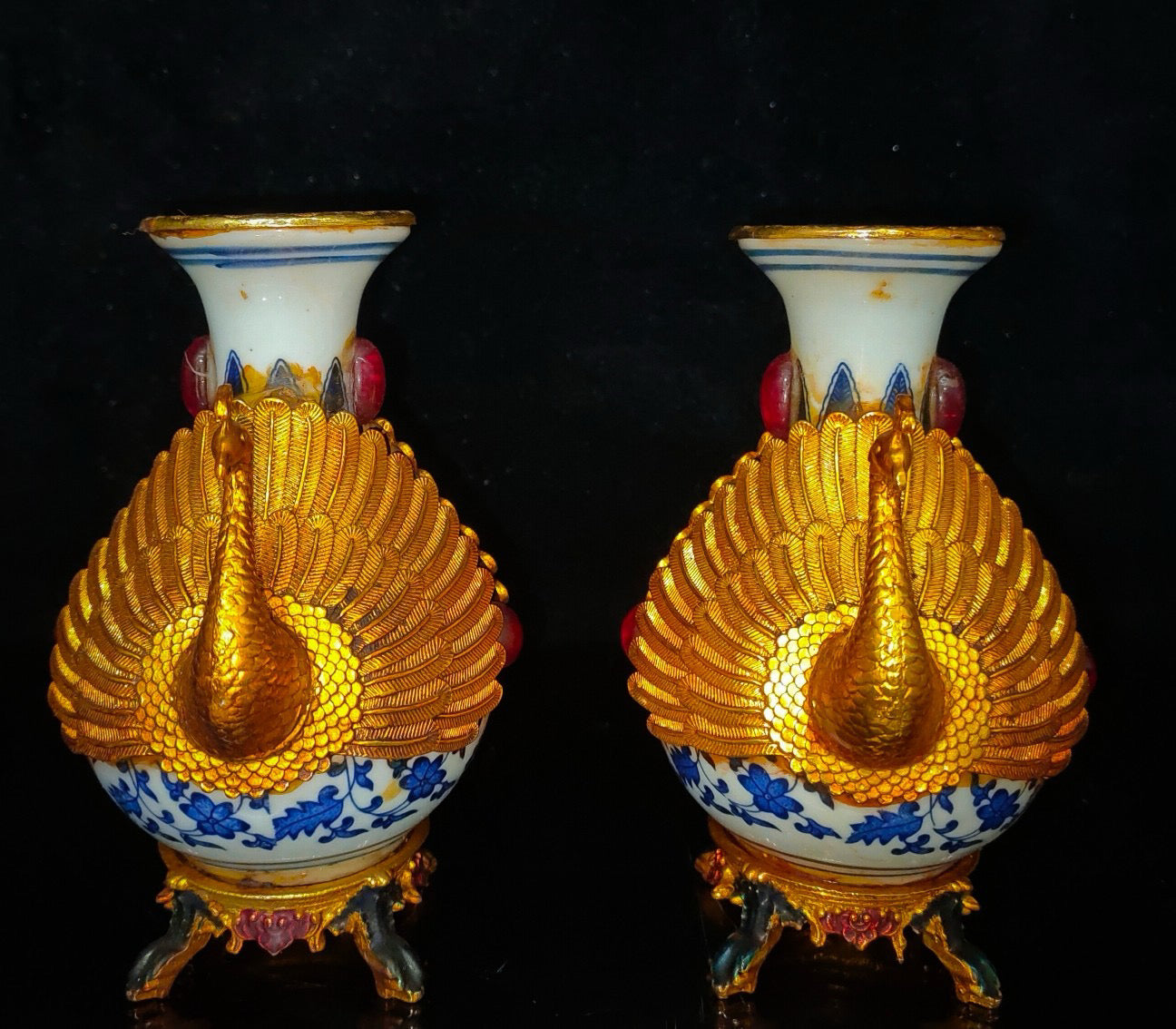 A pair of Chinese antique porcelain vases