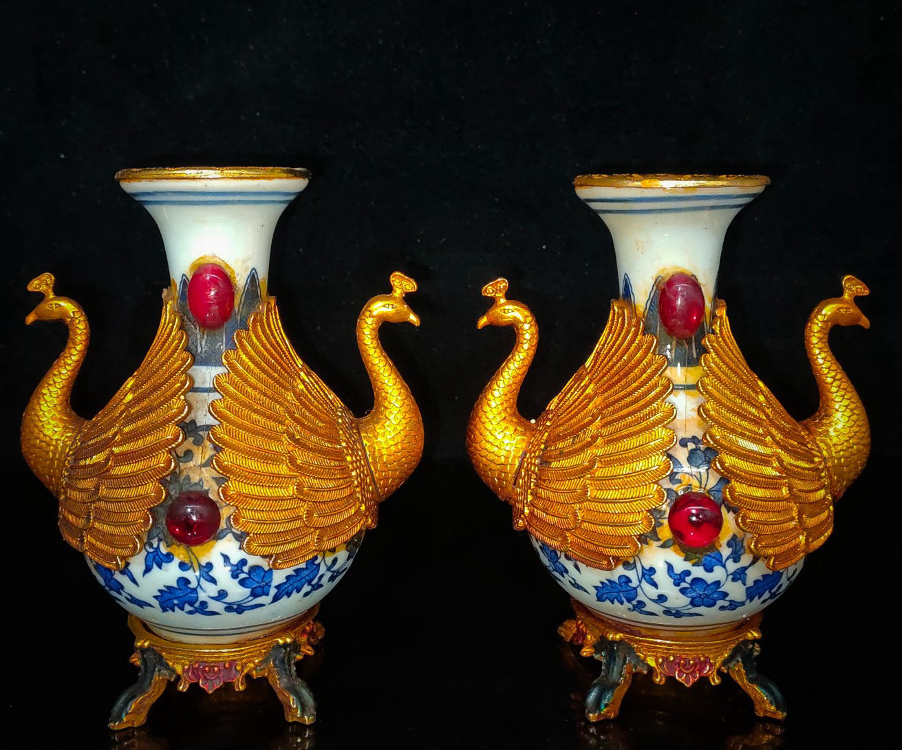 A pair of Chinese antique porcelain vases