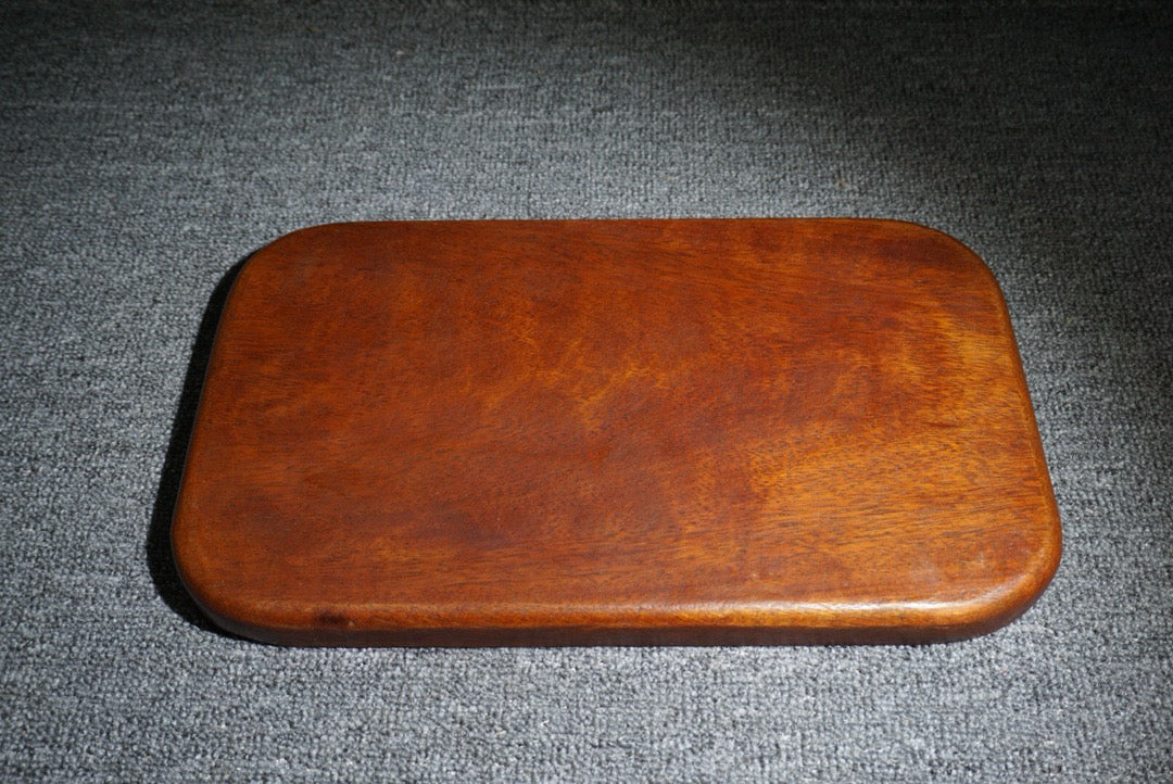 Chinese antique rosewood inlaid with seashells, with over a year of tea plates