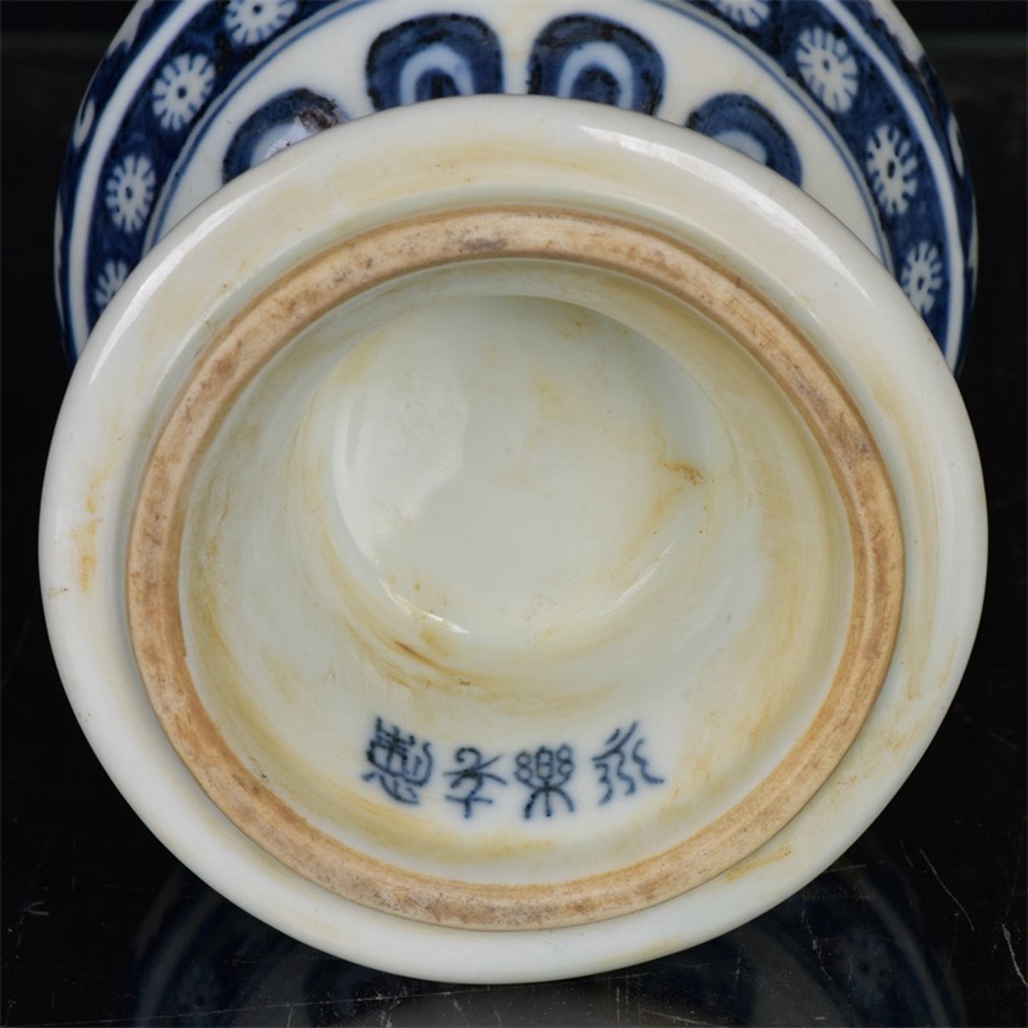 Chinese antique blue and white flower pattern holding pot