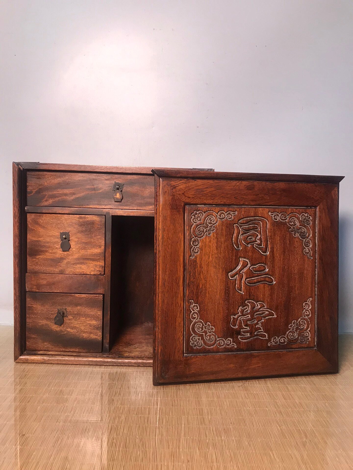 Chinese antique rosewood medicine box