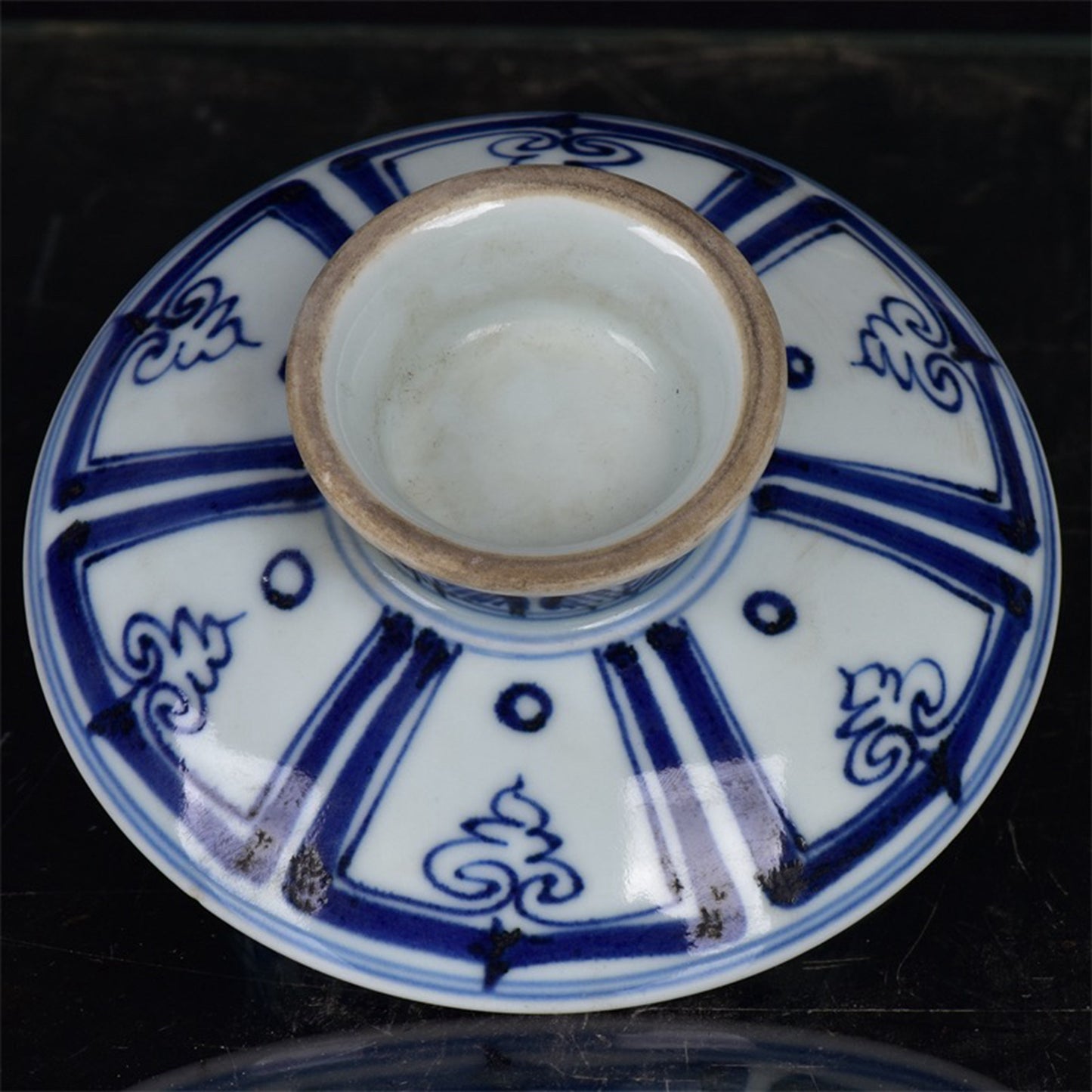 Chinese antique blue and white tea cups with tangled branches and floral patterns