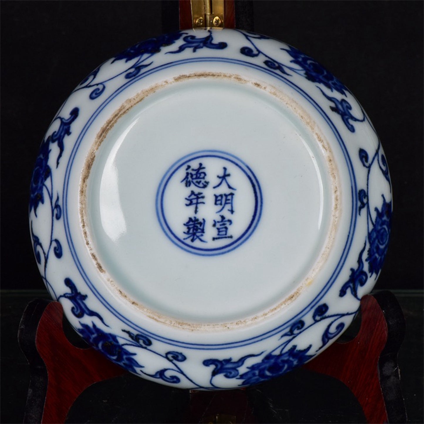 Chinese antique blue and white brush wash with tangled branches and floral patterns