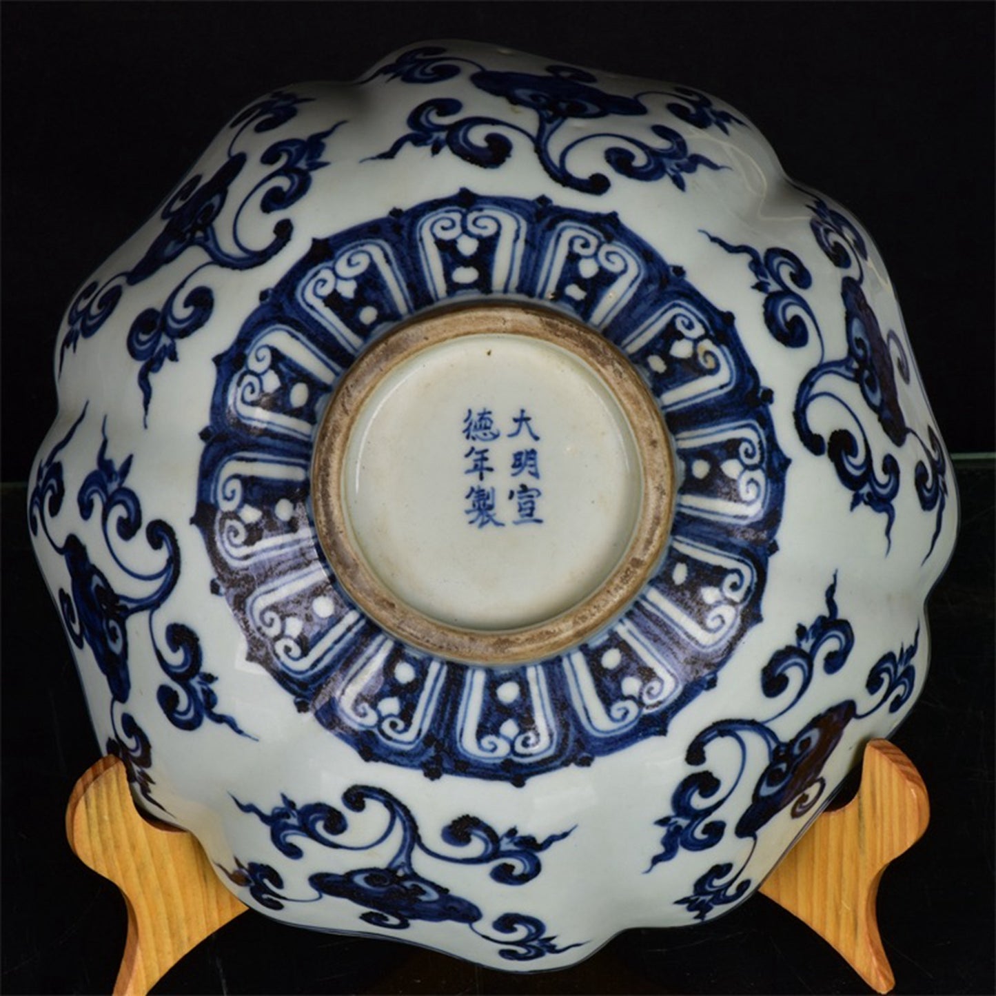 Chinese antique blue and white flower dragon patterned melon bowl