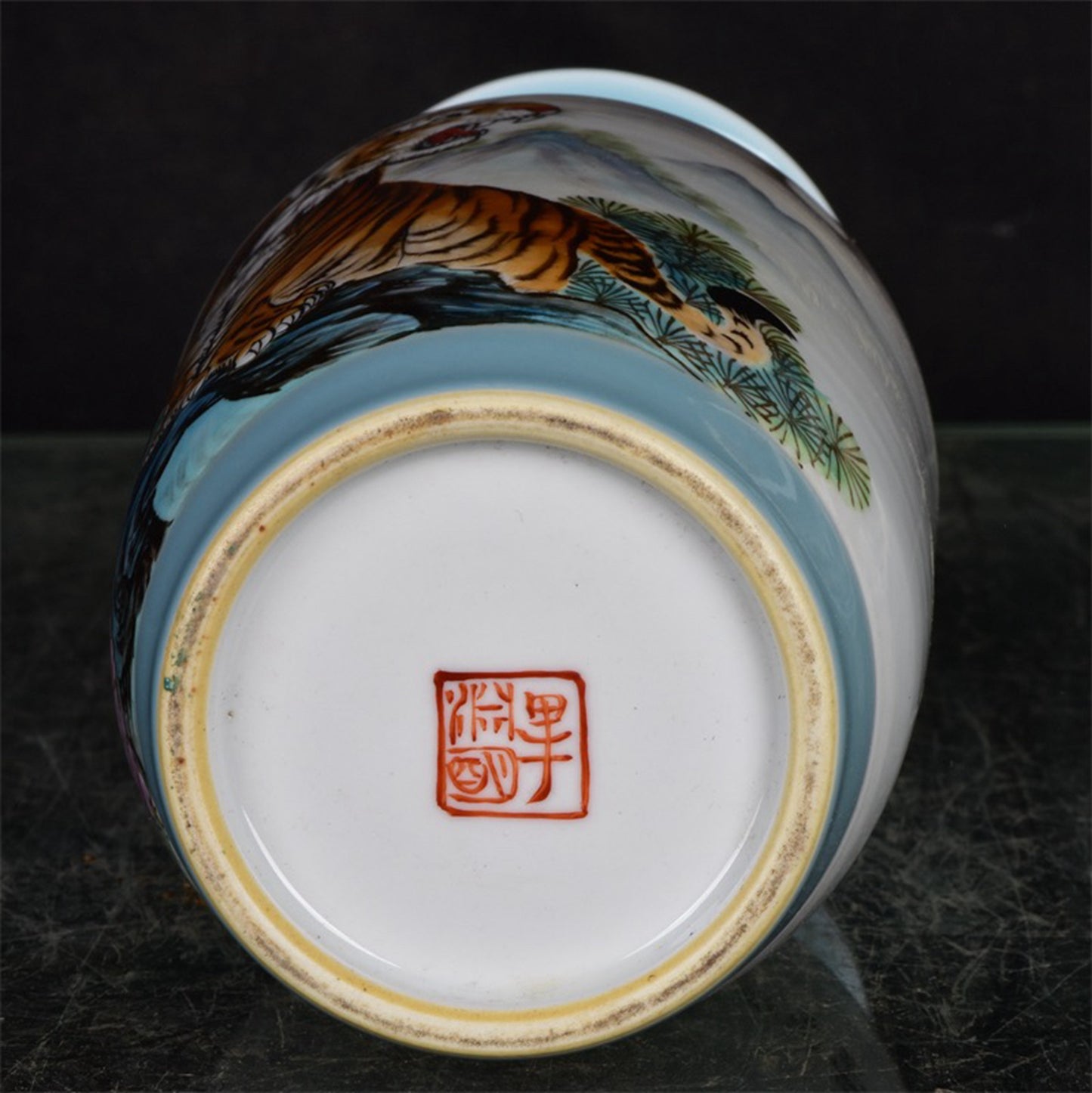 Chinese antique Haoran Zhengqi pattern folding shoulder bottle