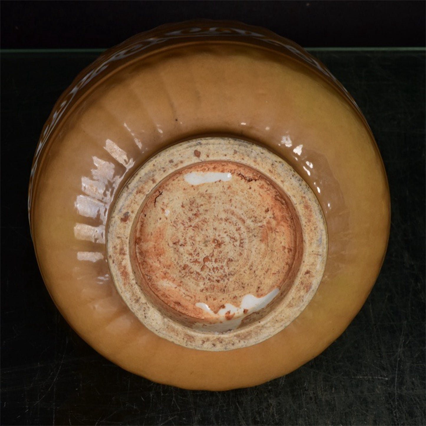 Chinese antique sauce glaze with white curly grass pattern and flower watering
