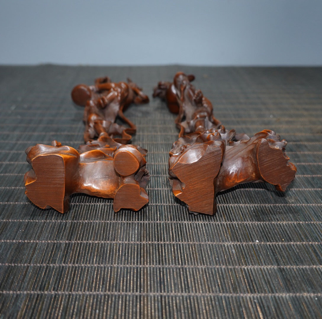 Paired flying beauty ornaments made of boxwood