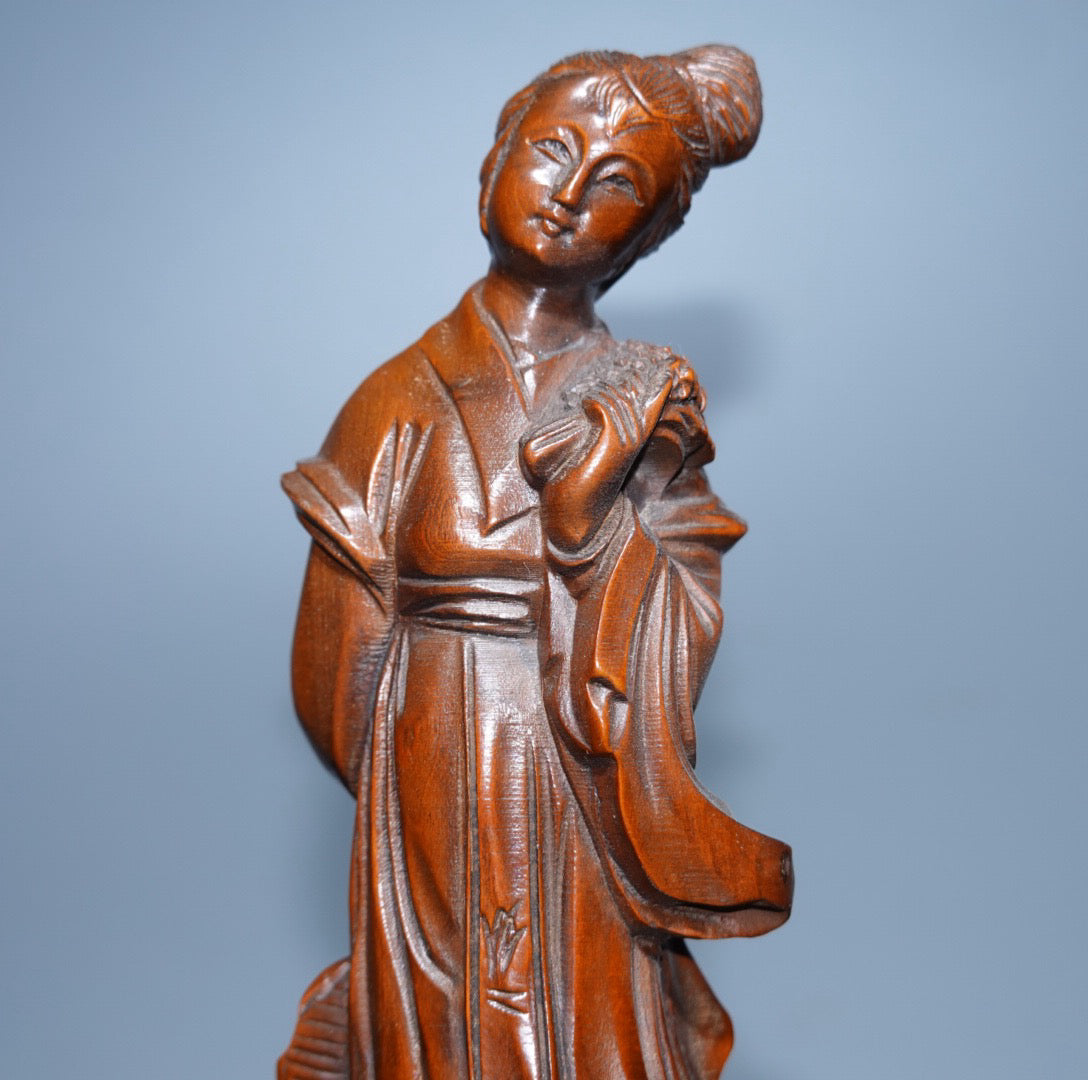Small leaved boxwood carved female statue