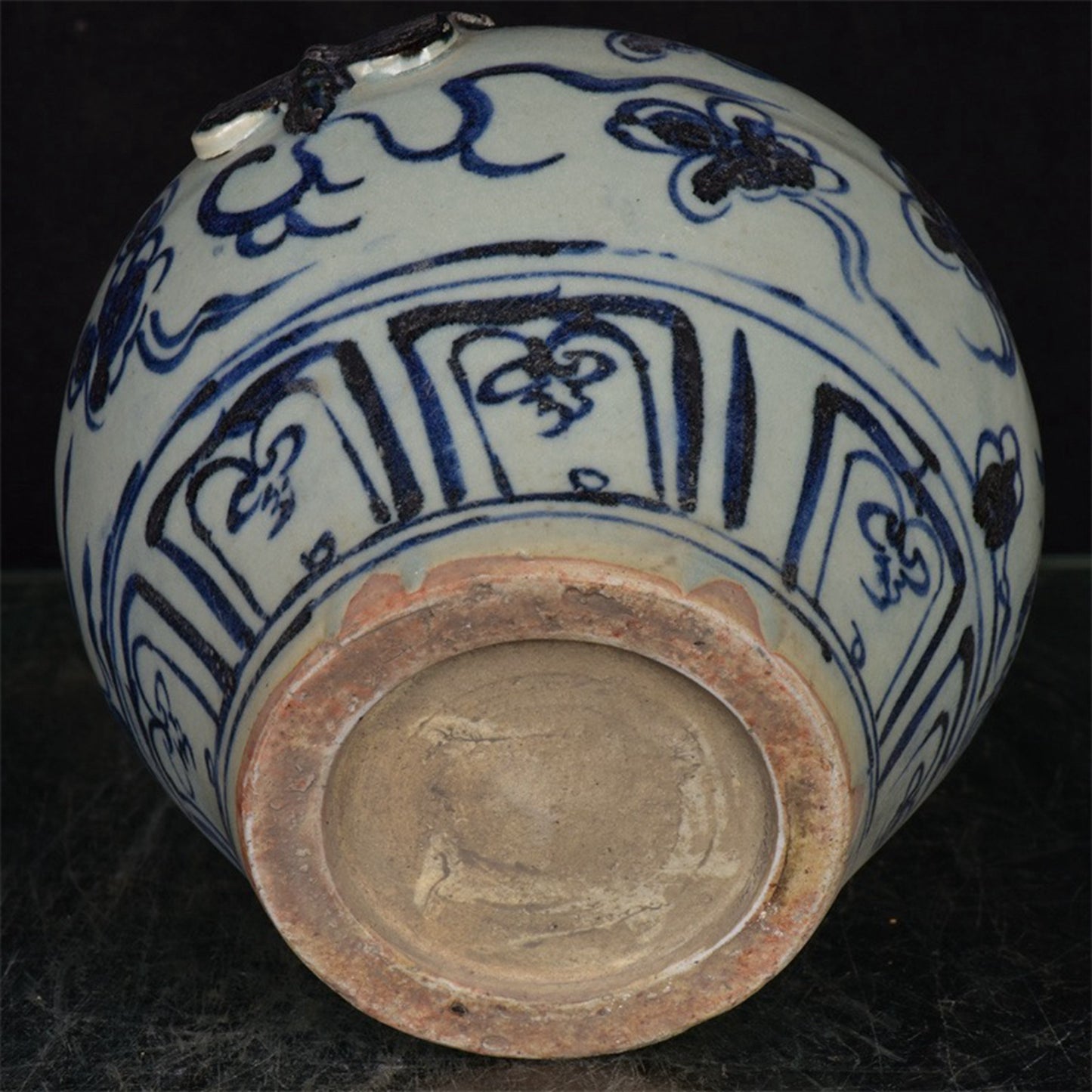 Chinese antique blue and white dragon patterned coiled dragon pen wash