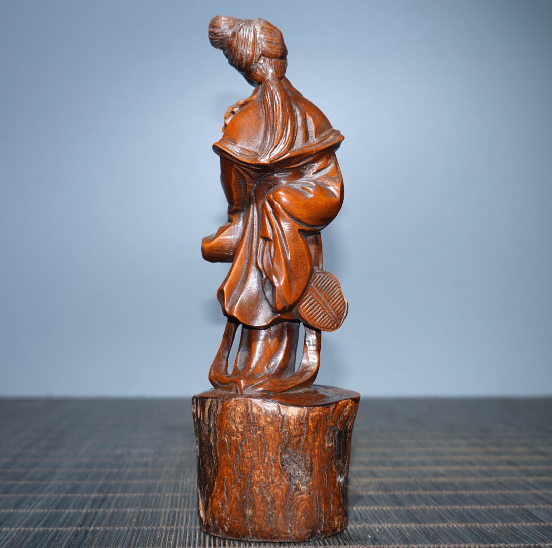 Small leaved boxwood carved female statue
