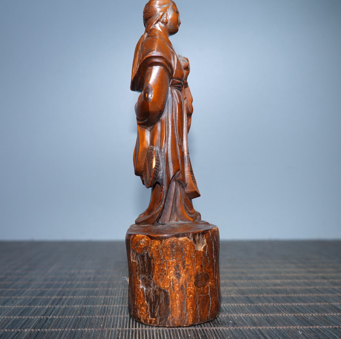 Small leaved boxwood carved female statue