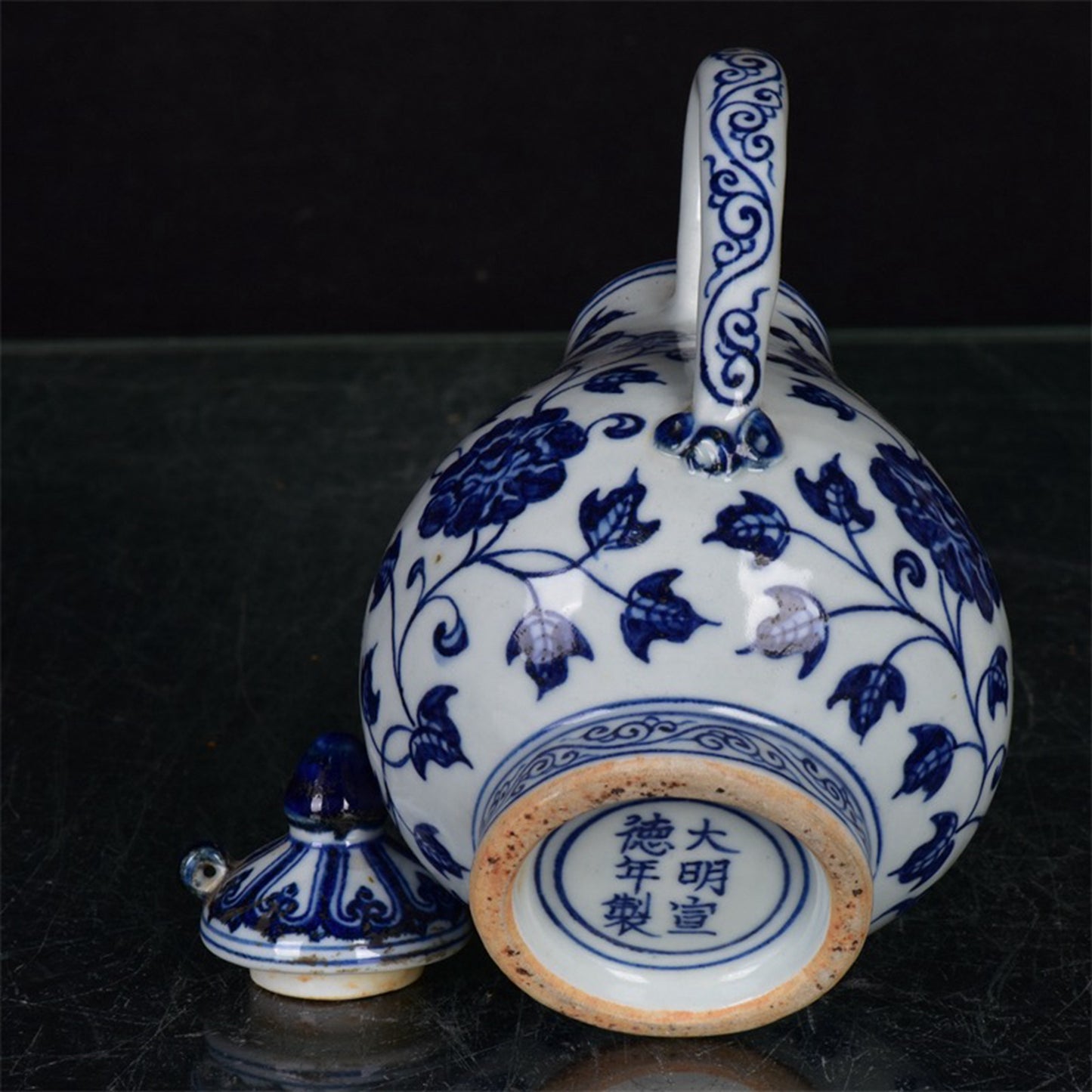 Chinese antique blue and white pear shaped teapot with tangled branches and floral patterns