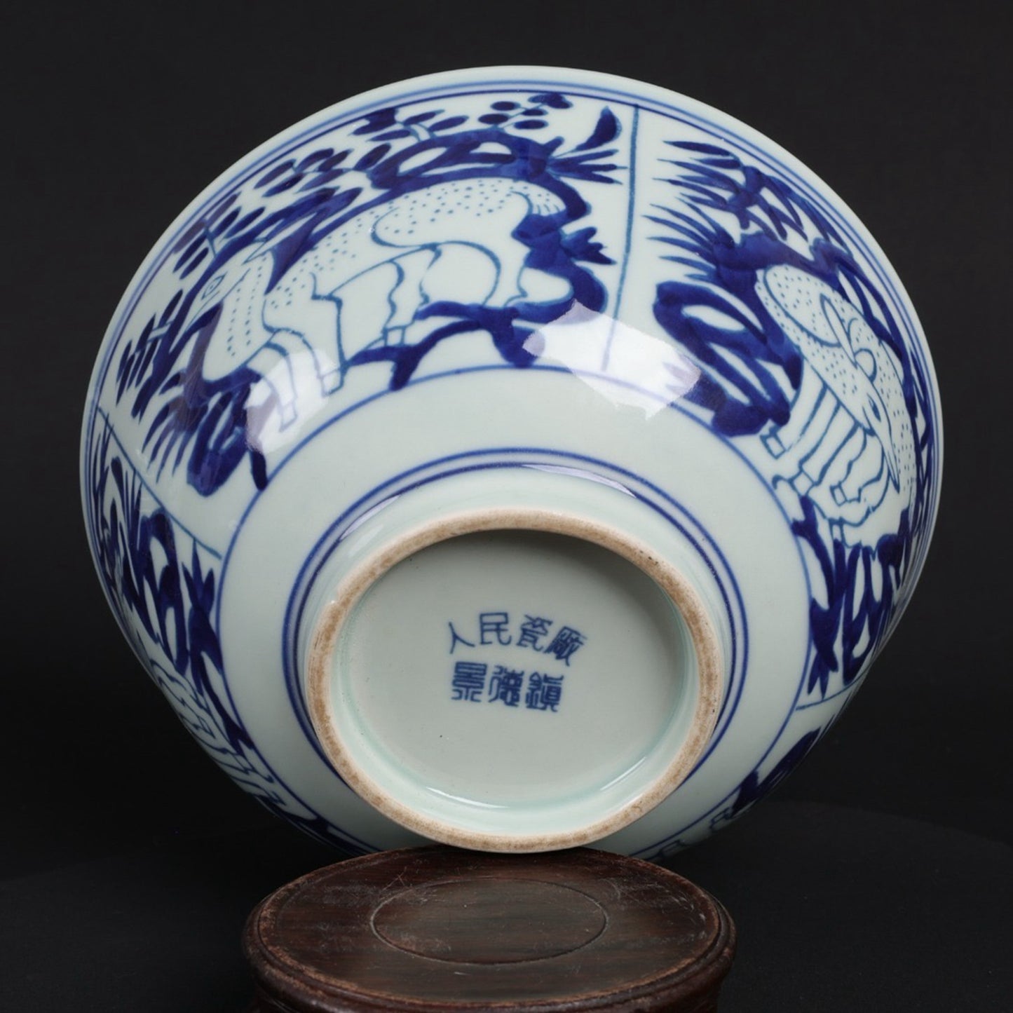 Blue and white four deer patterned large bowl