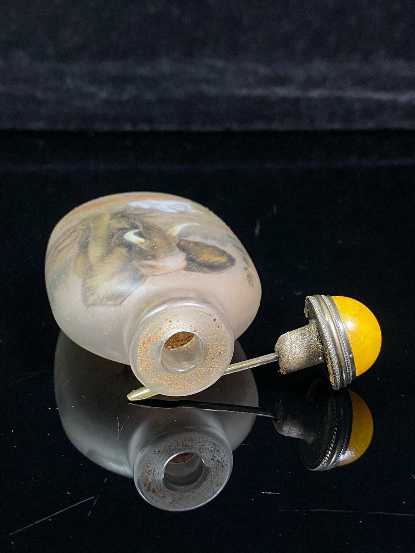Chinese antique glass inner painted snuff bottle