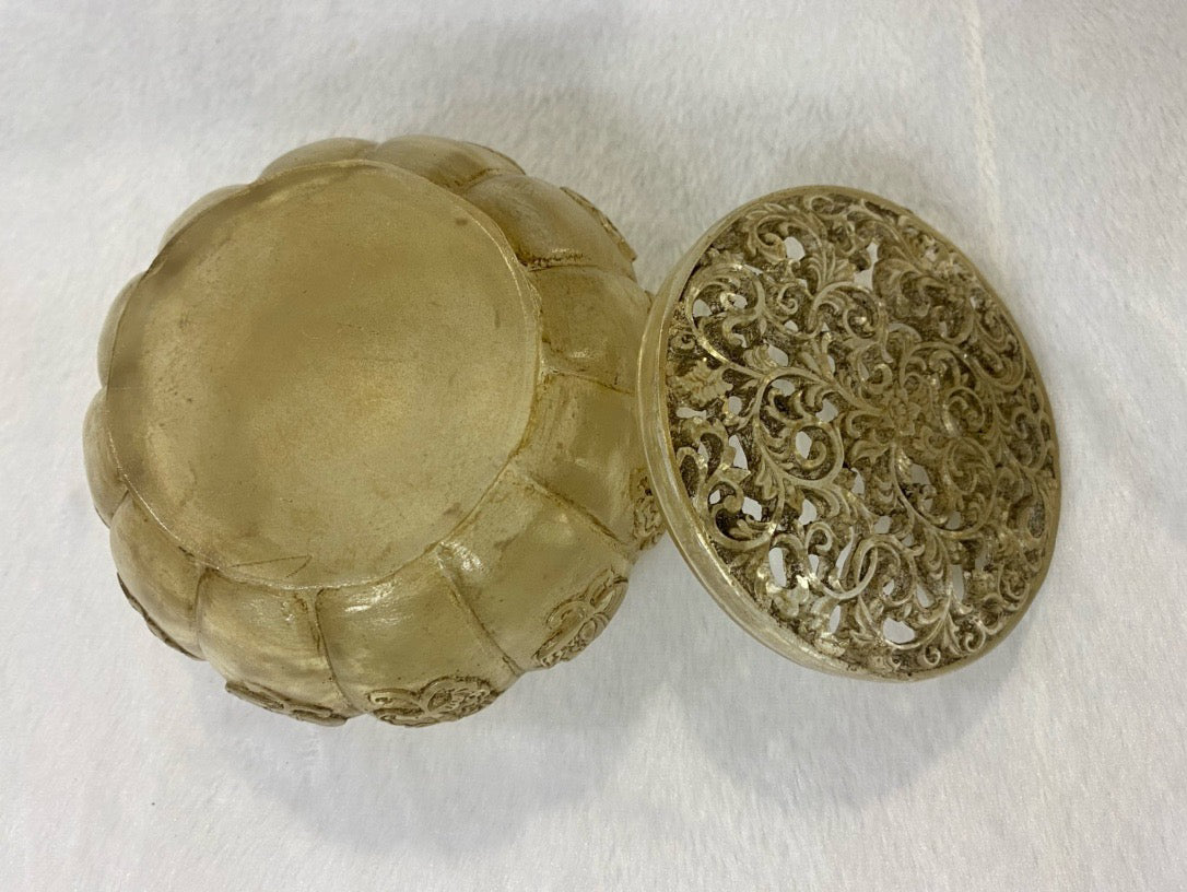 Chinese antique glazed hollowed out melon petal shaped aromatherapy stove