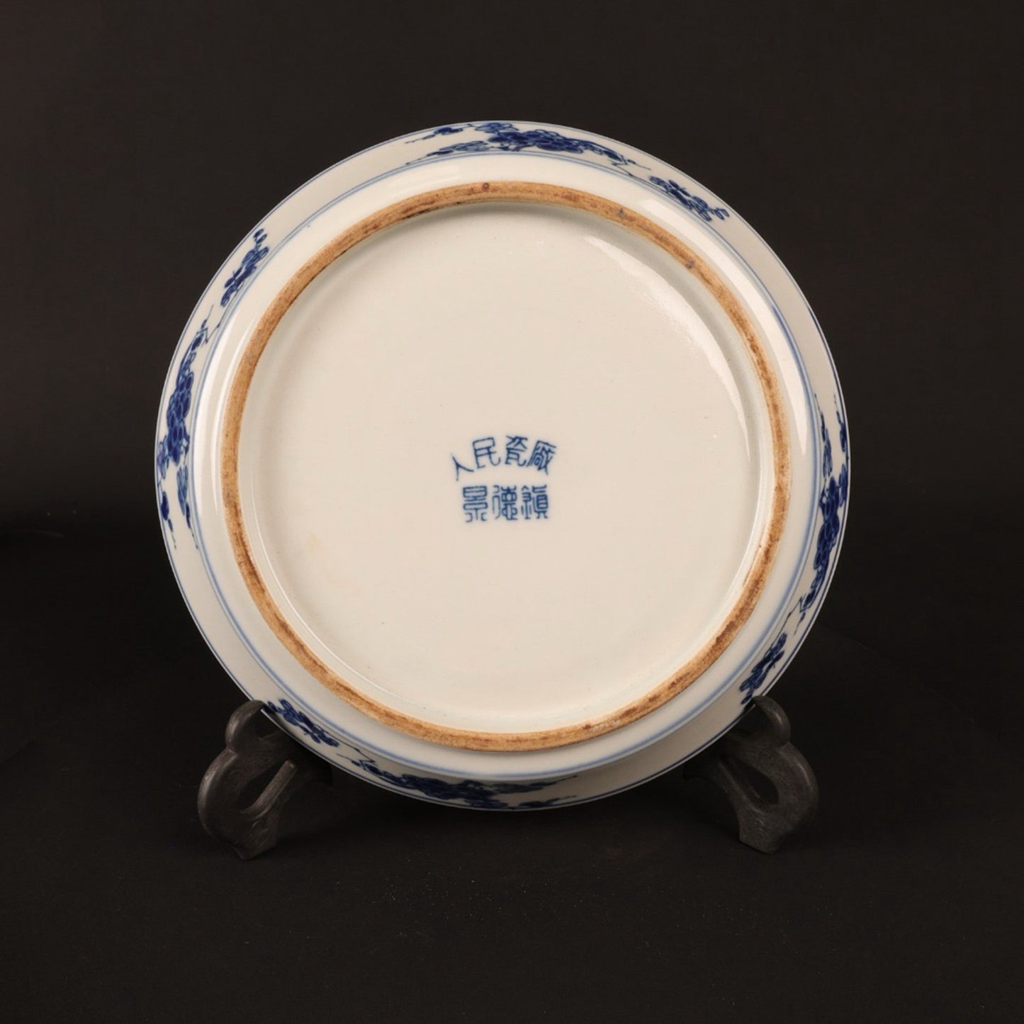 Blue and white ice plum blossom pattern appreciation plate