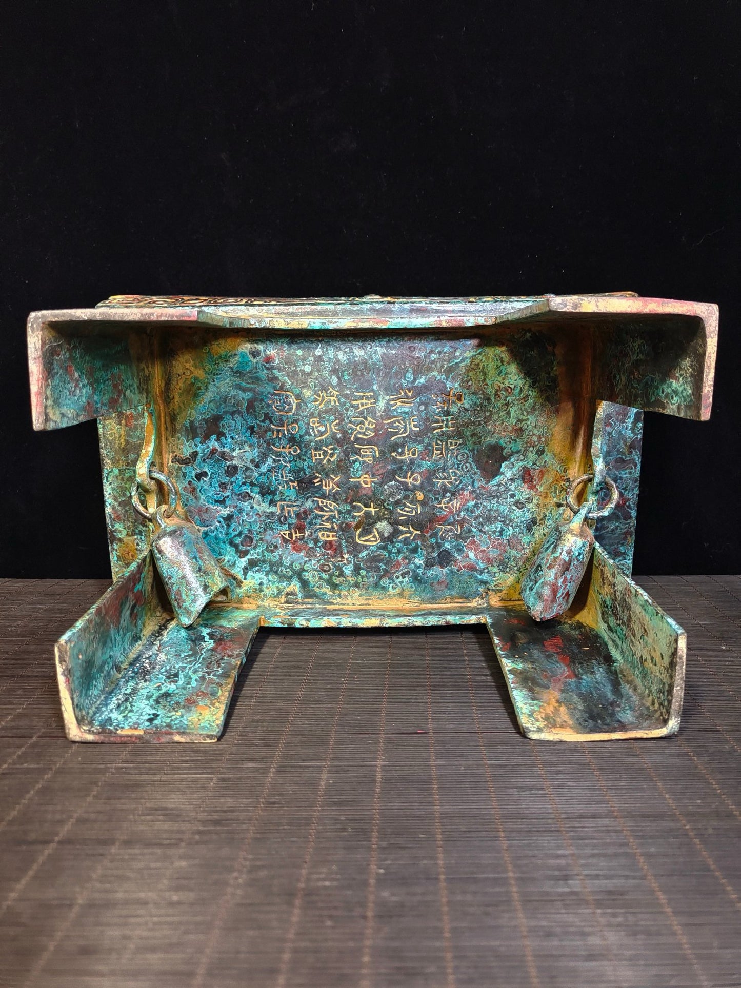 Chinese antique bronze vessels