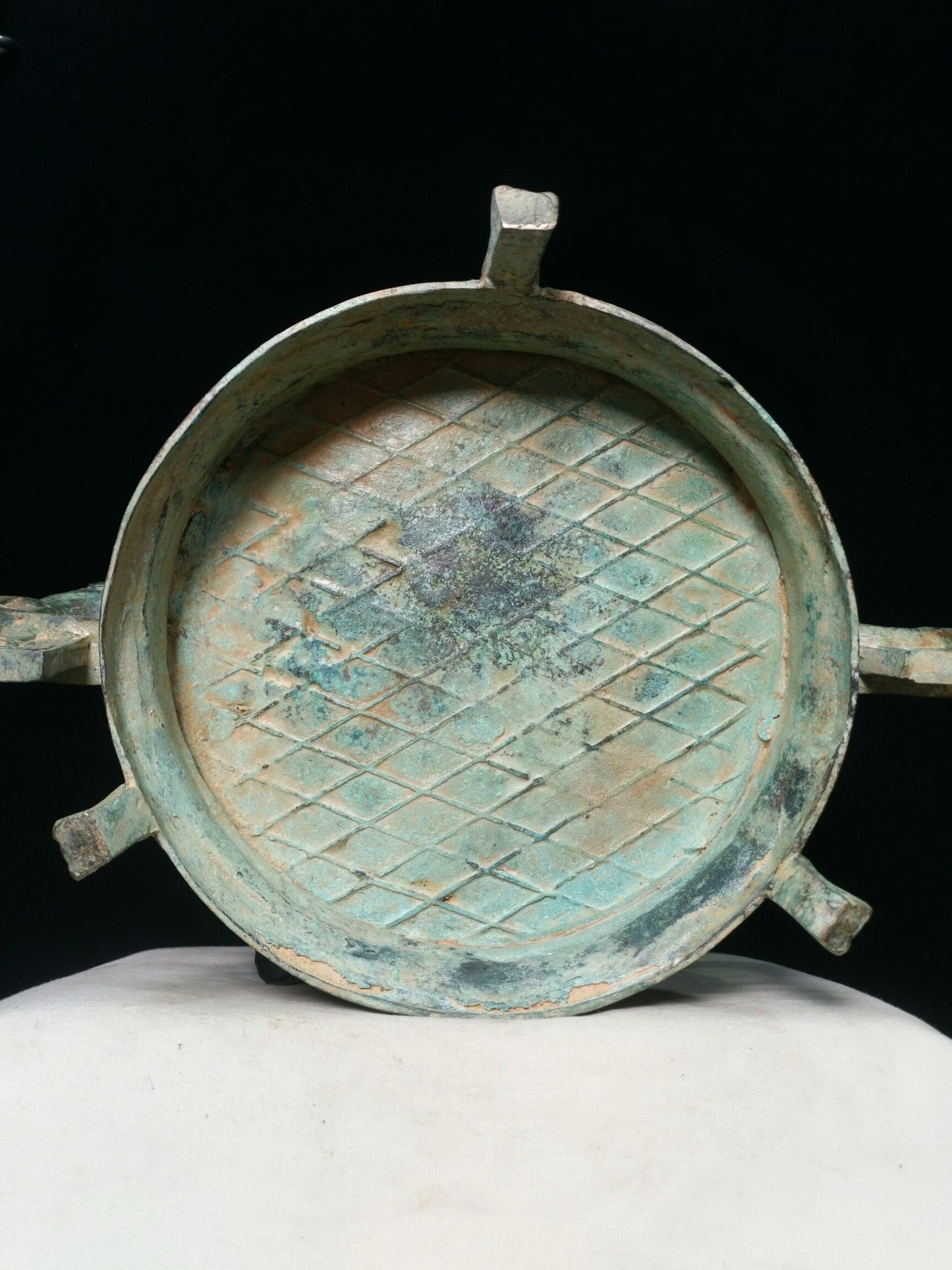 Chinese antique bronze vessels