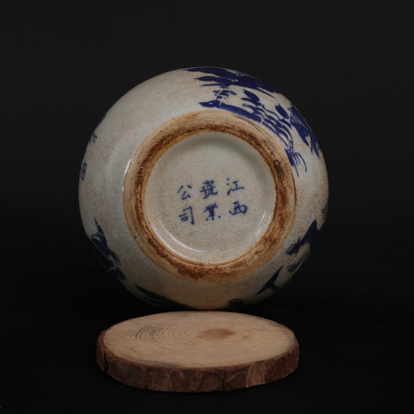 Blue and white opening film, character story pattern, small water shallow