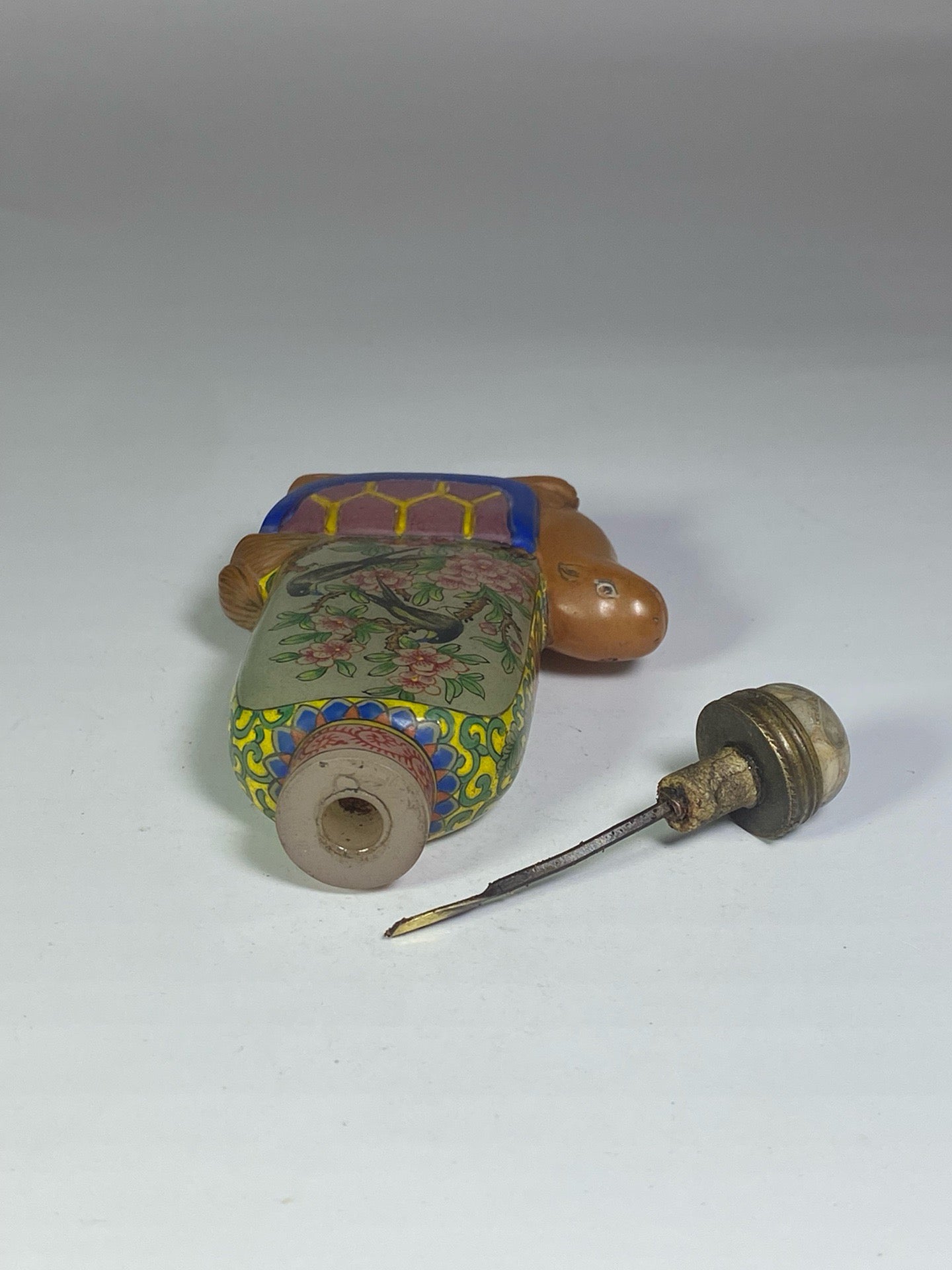 Chinese antique glass painted snuff bottle