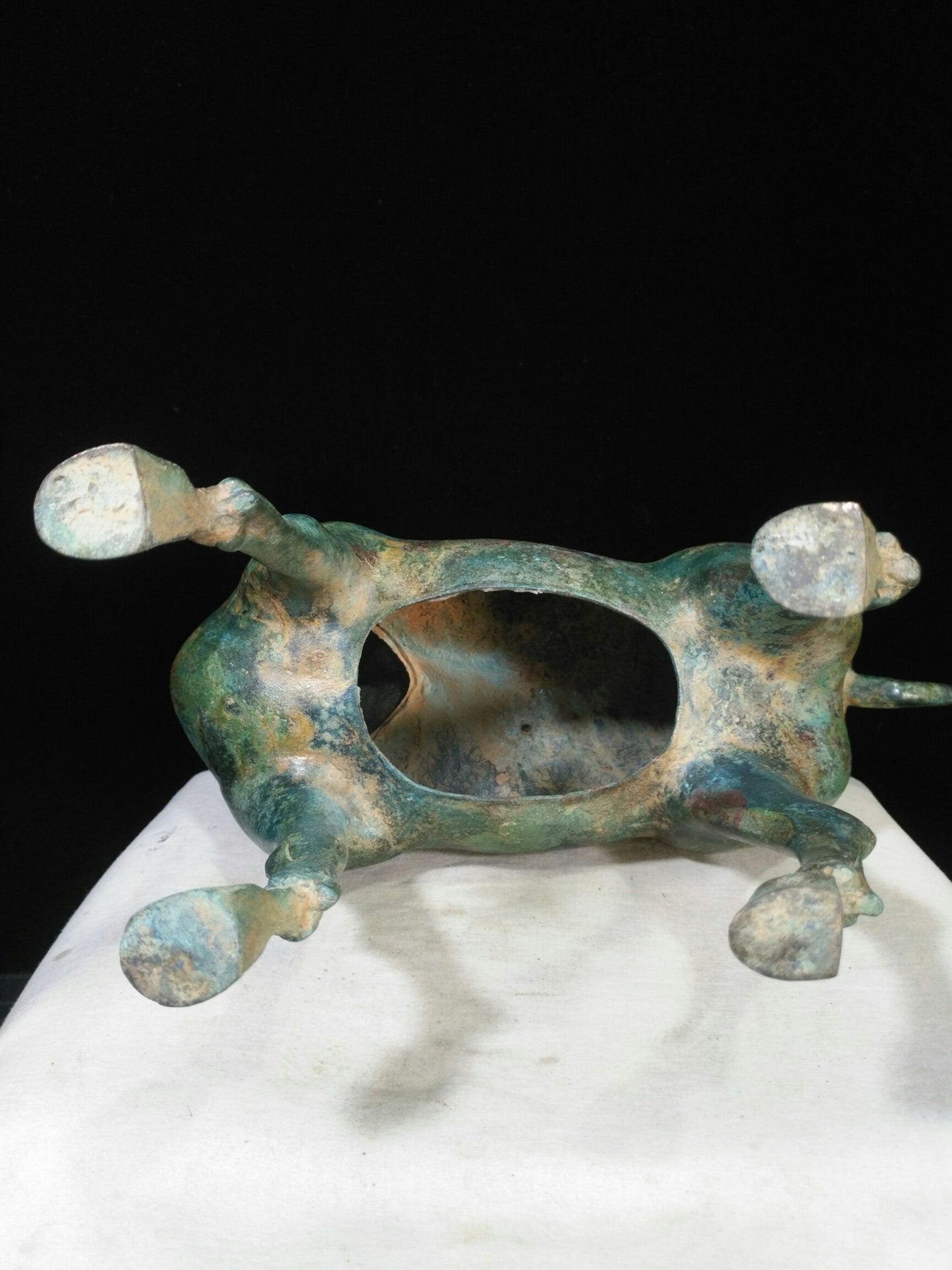 Chinese antique bronze vessels and warhorses