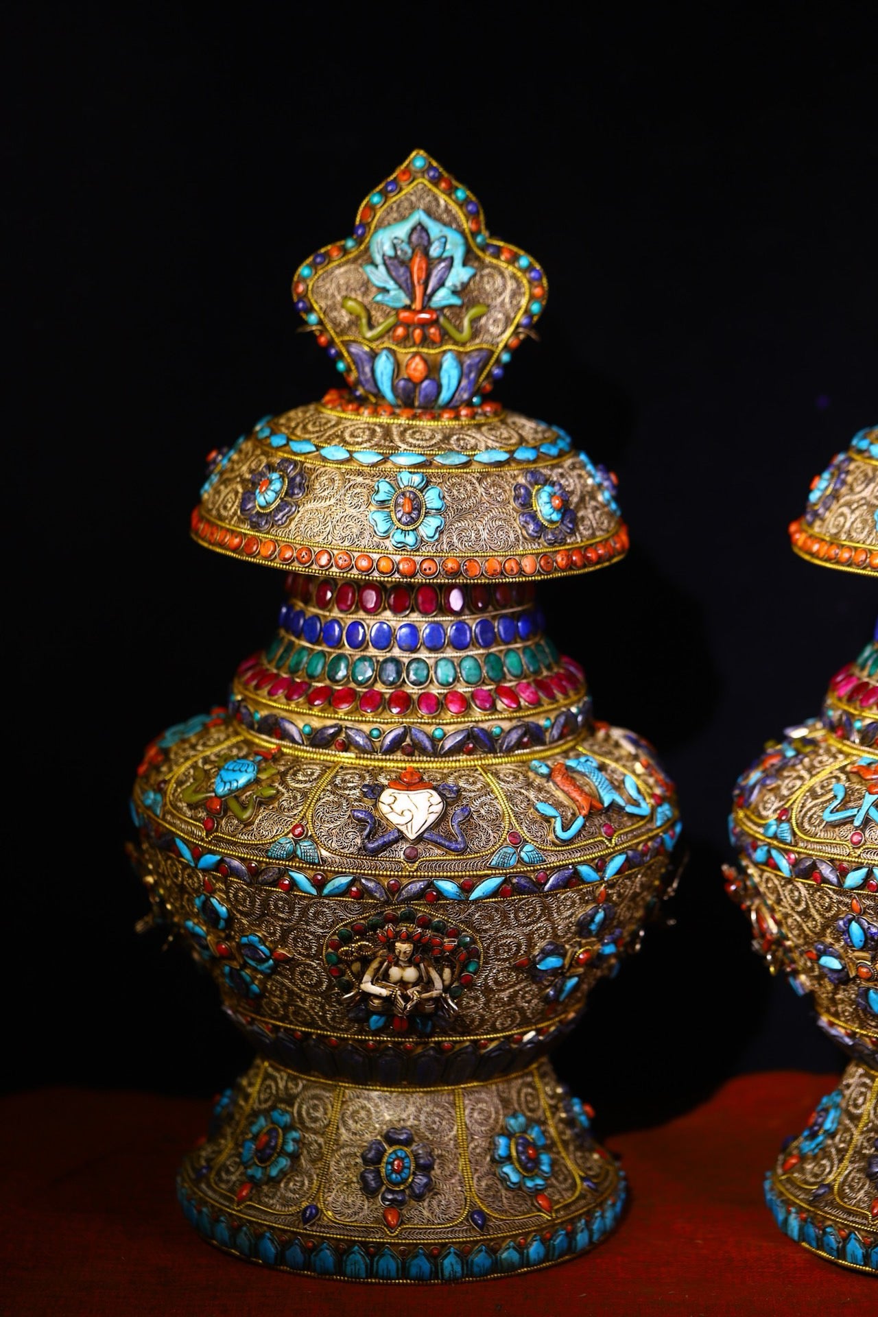 Silver inlaid gemstone relic jar
