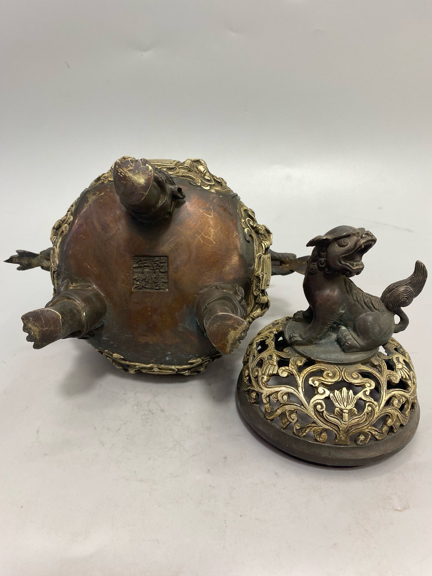 Chinese antique pure copper gilded silver lion cover double eared dragon aromatherapy stove