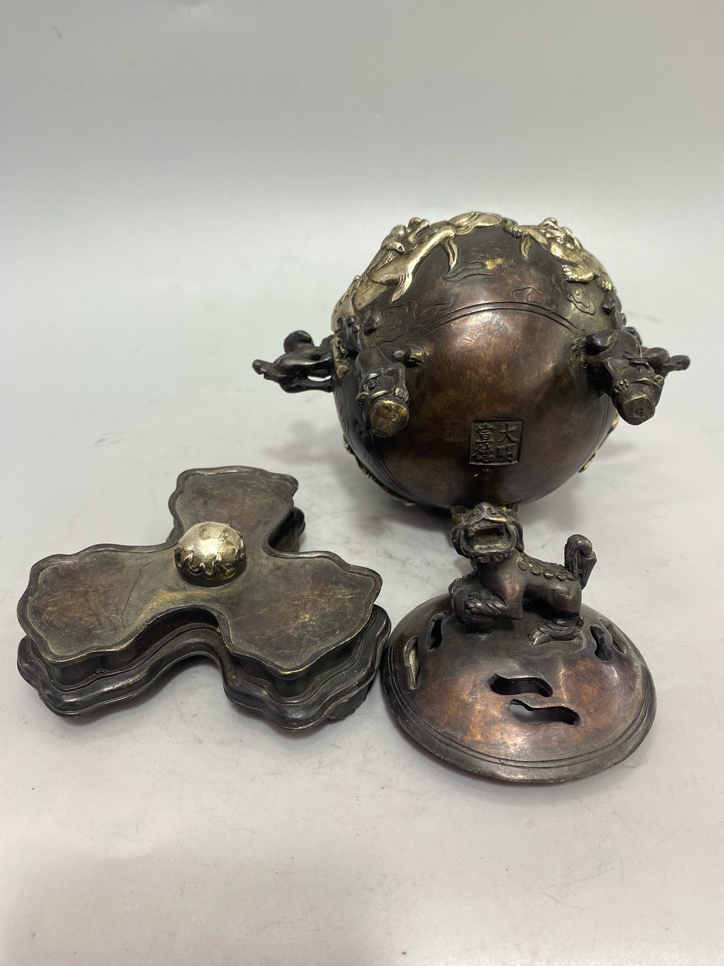 Chinese Antique Pure Copper Gilded Silver Lion Rolling Embroidery Ball Aromatherapy Stove