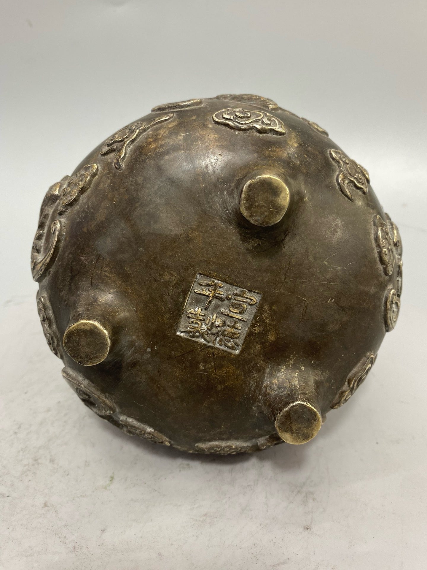 Chinese antique pure copper gilded silver auspicious cloud longevity furnace