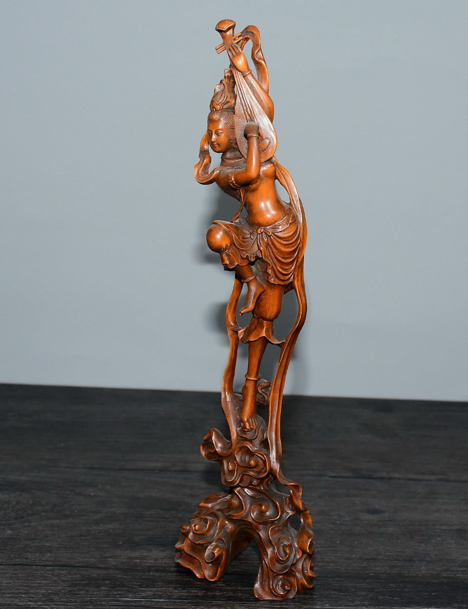 Small leaved boxwood flying ornament